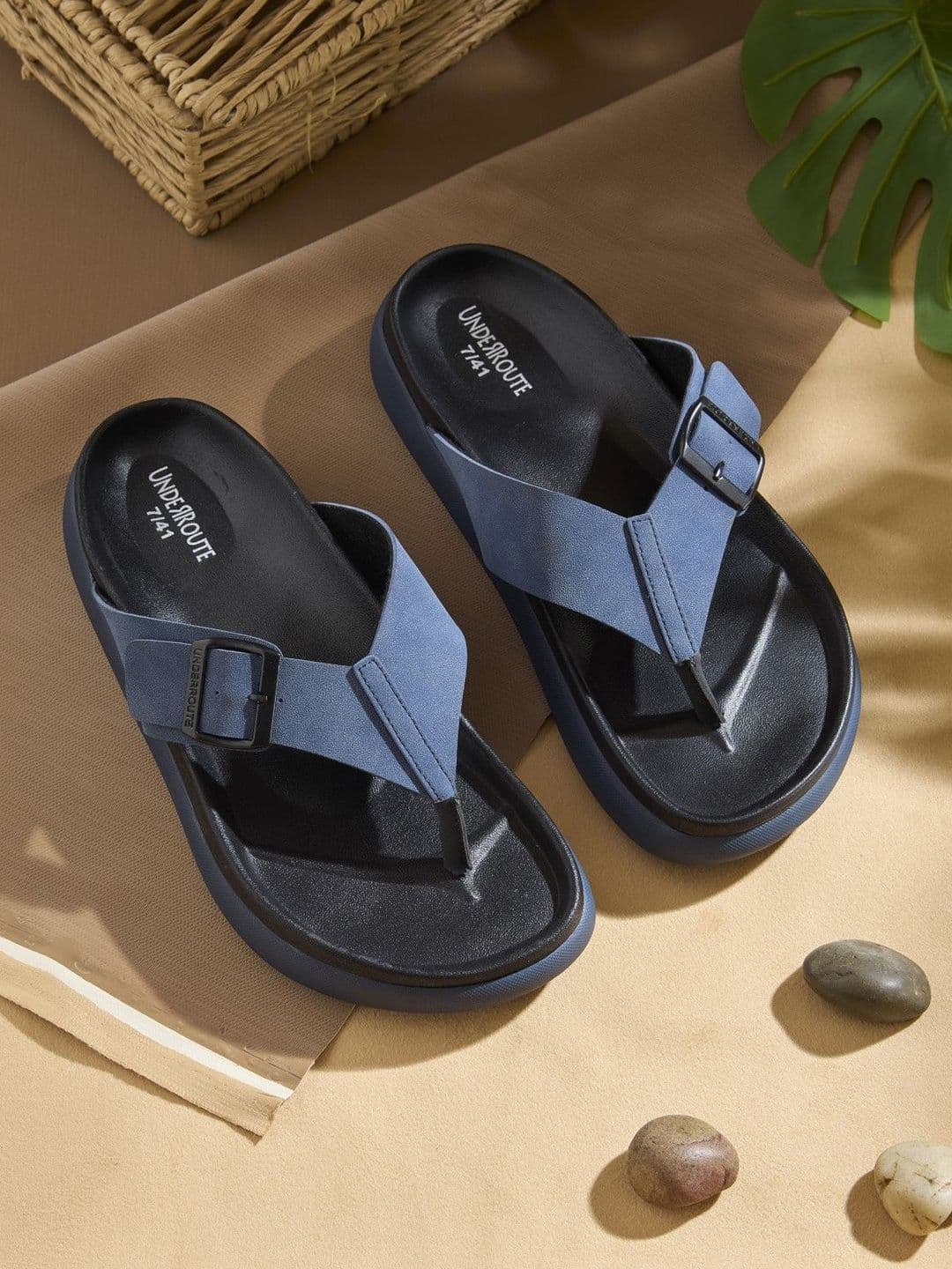 UNDERROUTE Men Colourblocked Sandals With Buckle - view 1