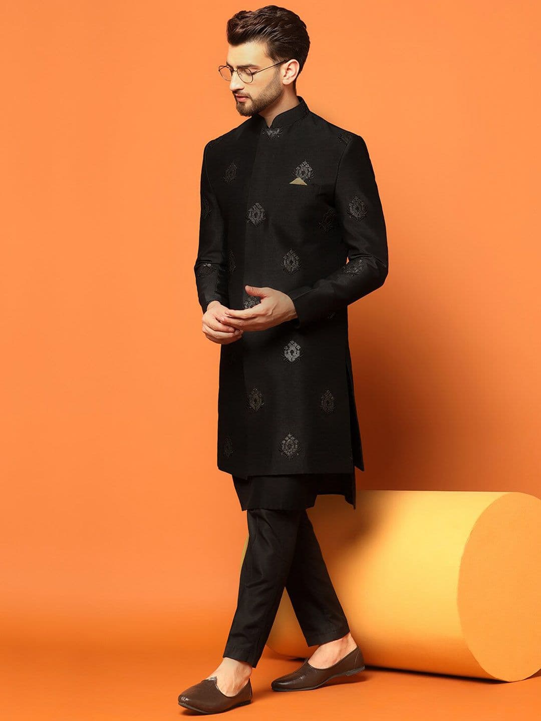 KISAH Men Self-Design Mandarin Collar Indowestern Sherwani Set