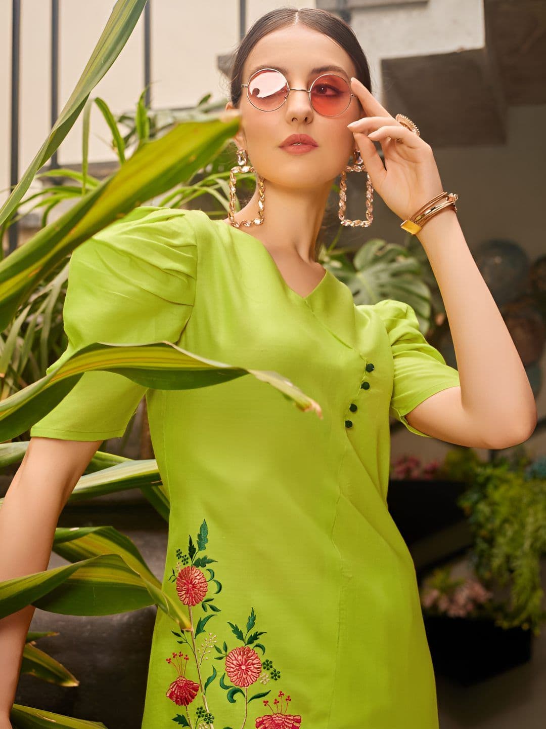 Youthnic Women Floral Embroidered V Neck Thread Work Kurti with Trousers - view 1