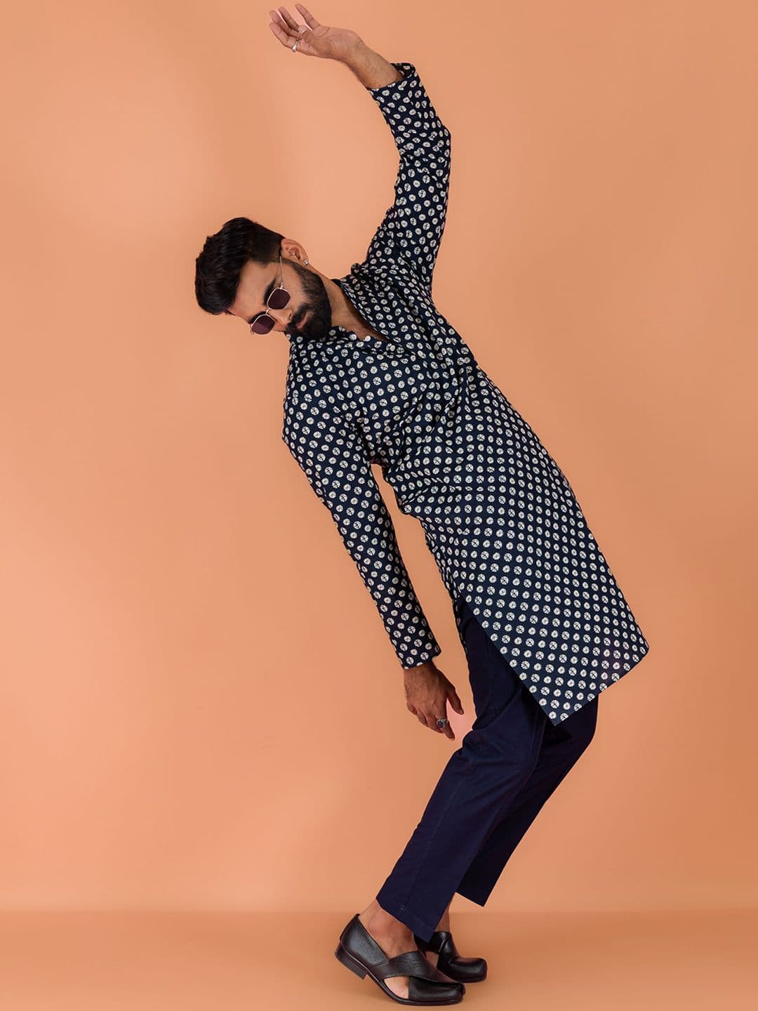 KISAH Navy Blue Floral Printed Mandarin Collar Straight Kurta - view 1