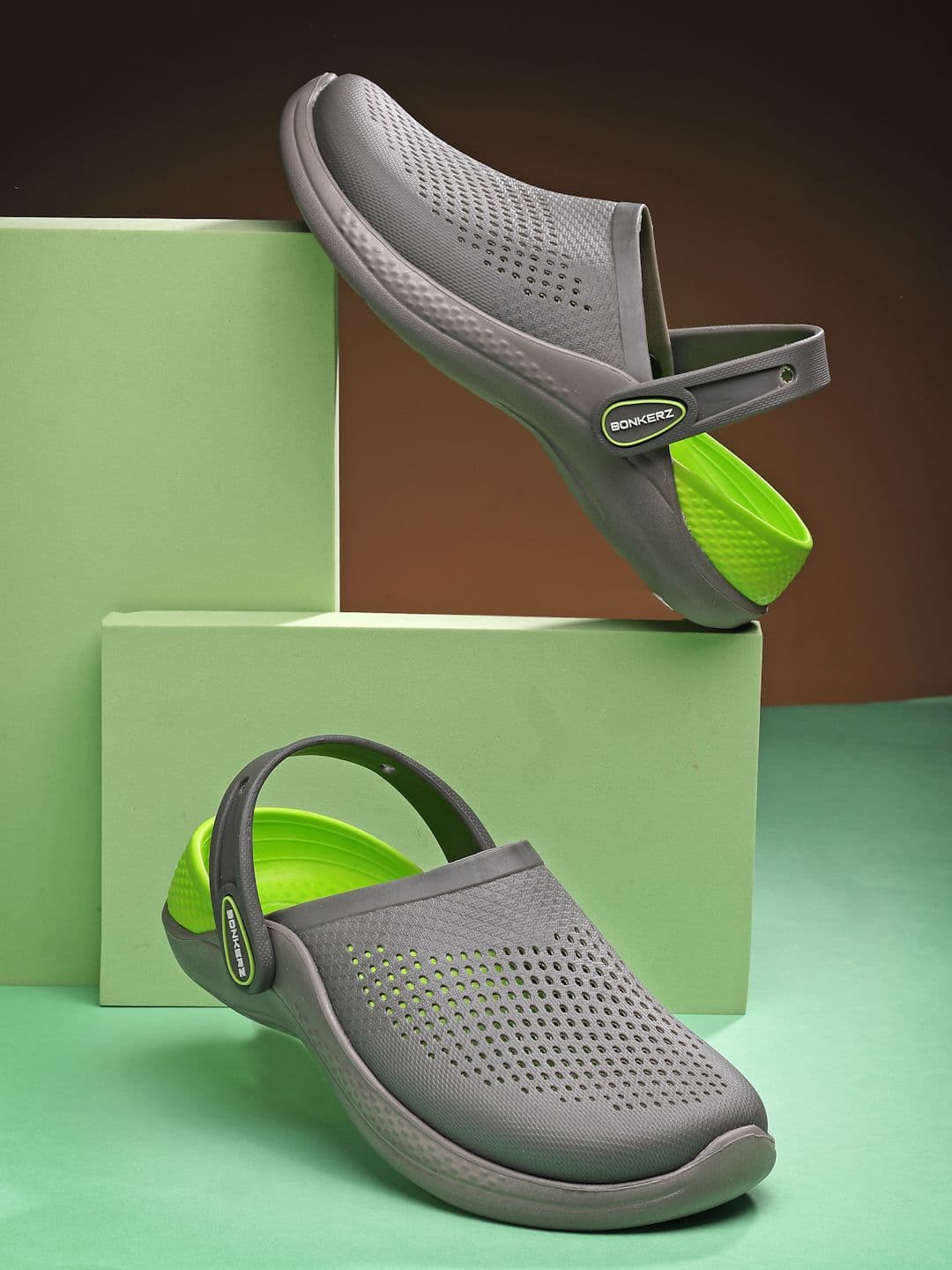 Bonkerz Men Colourblocked Clogs - view 1