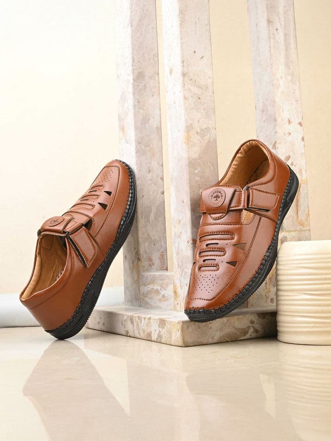 Woodman Men Shoe-Style Sandals - view 1