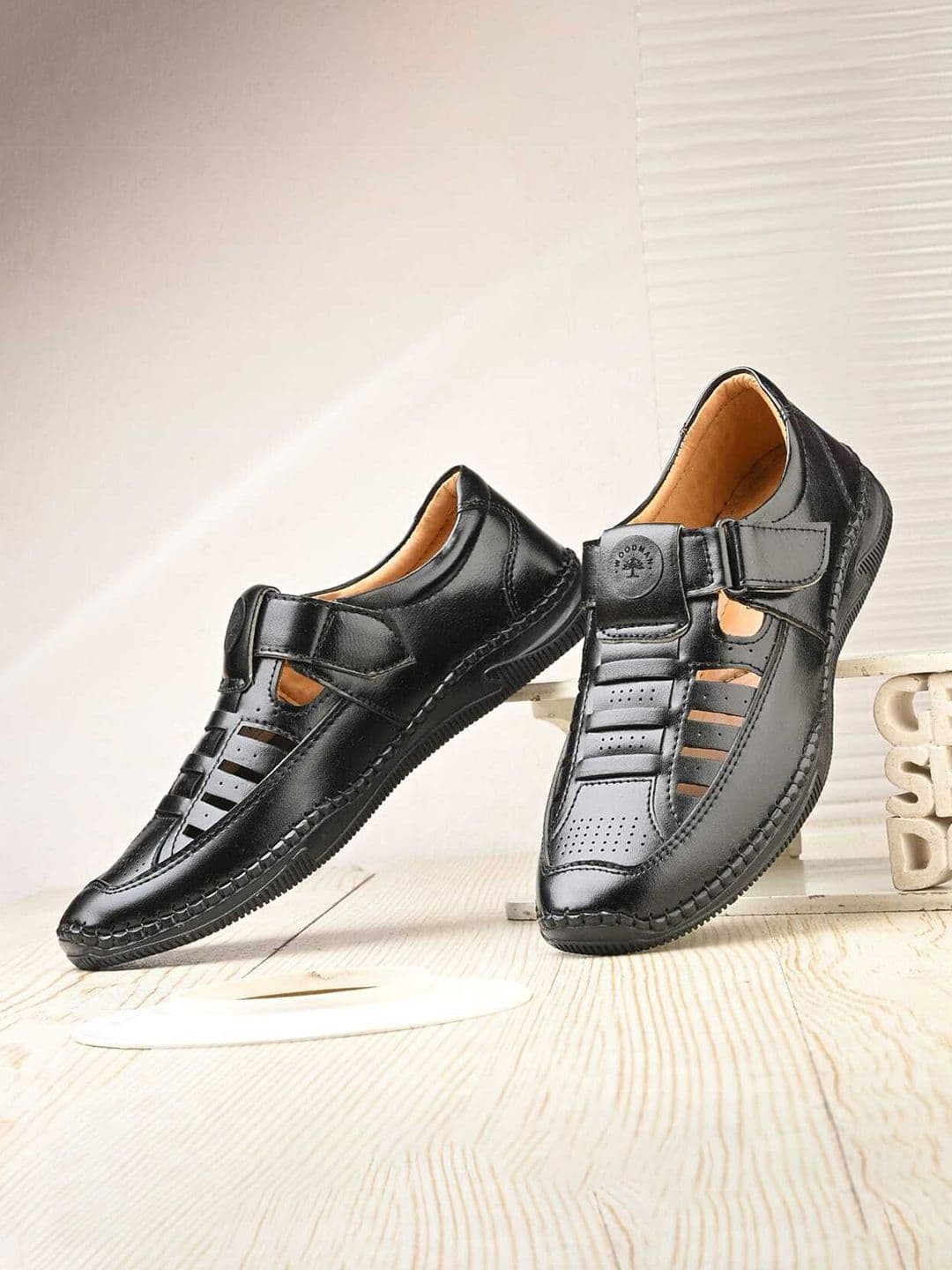 Woodman Men Shoe-Style Sandals - view 1