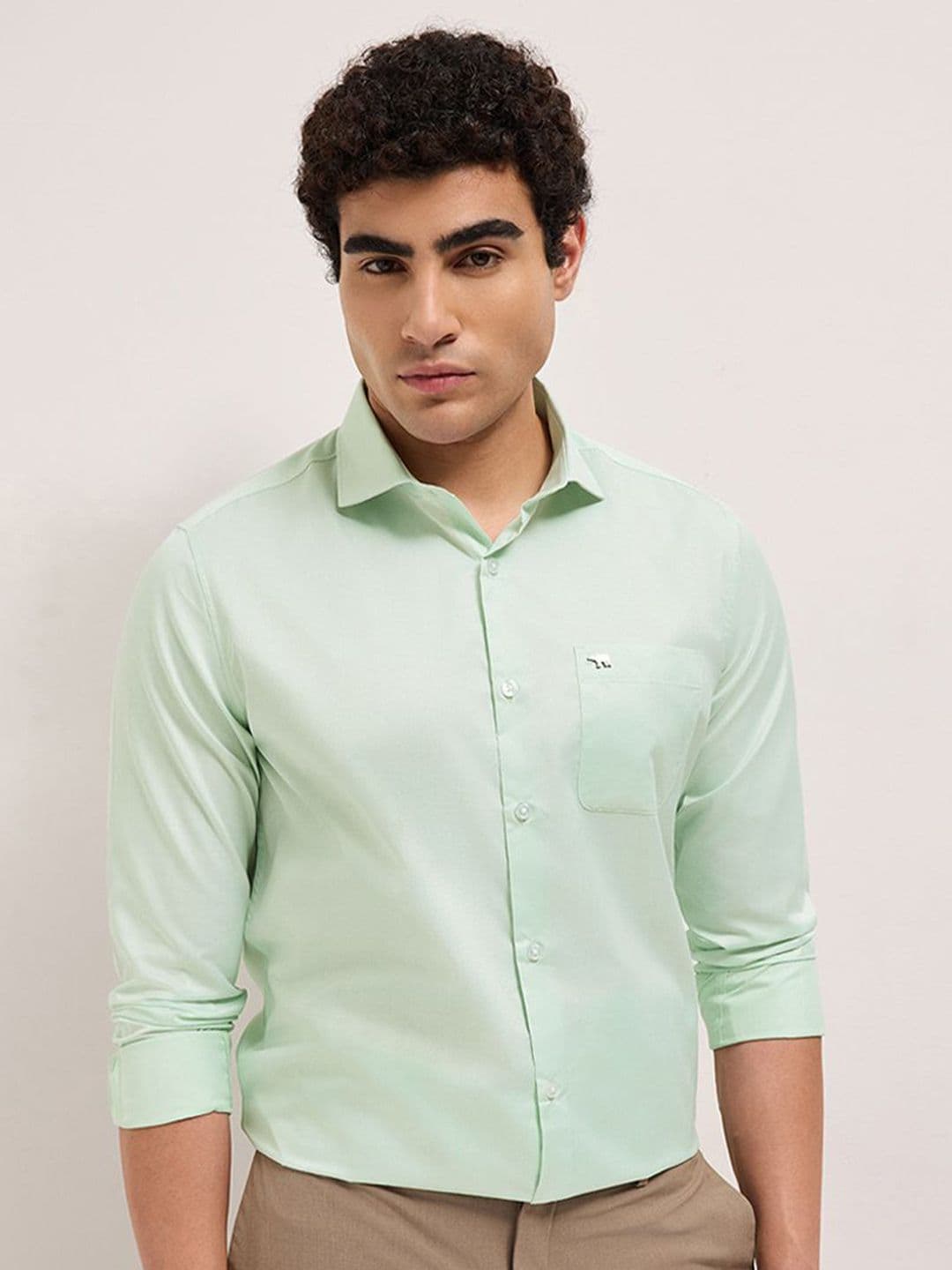 THE BEAR HOUSE Men Tailored Fit Solid Spread Collar Casual Shirt - view 1