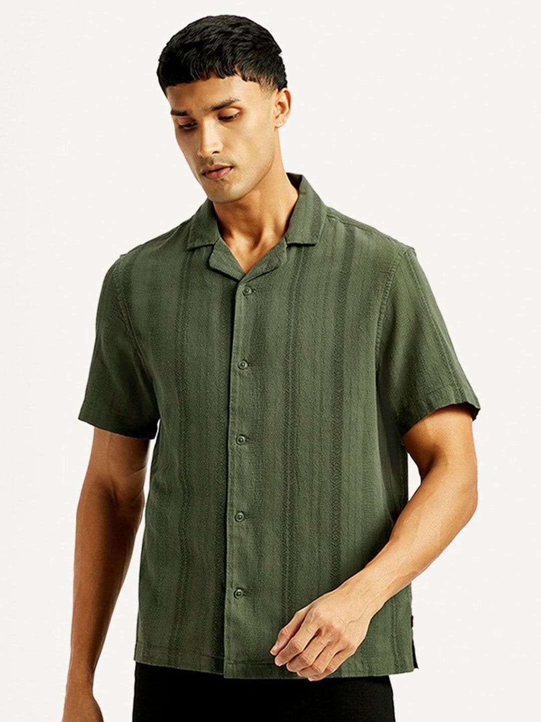 Levis Men Classic Relaxed Fit Textured Cuban Collar Cotton Casual Shirt - view 1