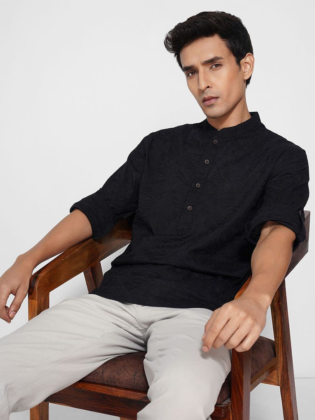 indus route by Pantaloons Men Abstract Embroidered Kurta - view 1