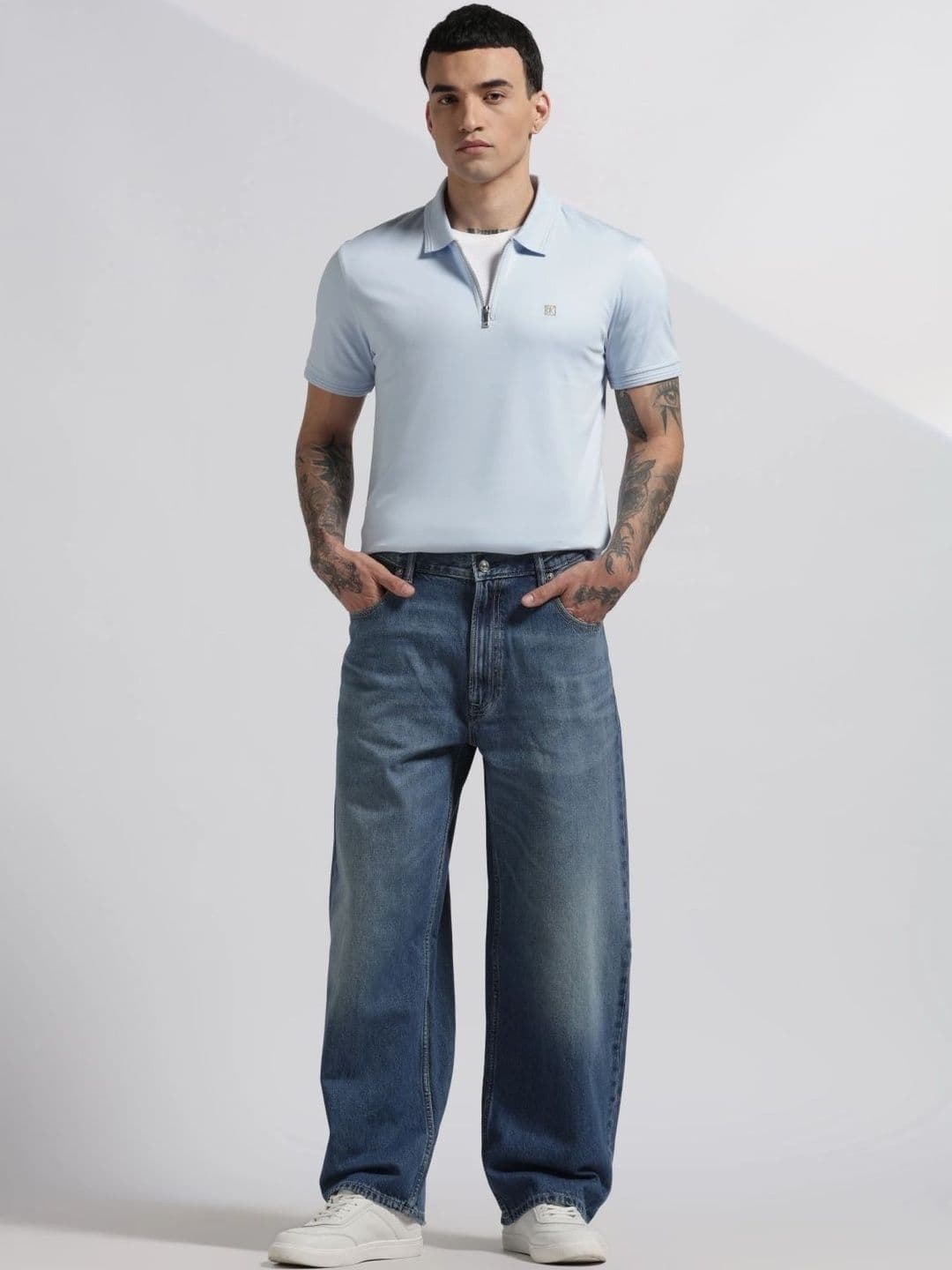 Calvin Klein Jeans Men Relaxed Fit Mid-Rise Light Fade Jeans - view 1