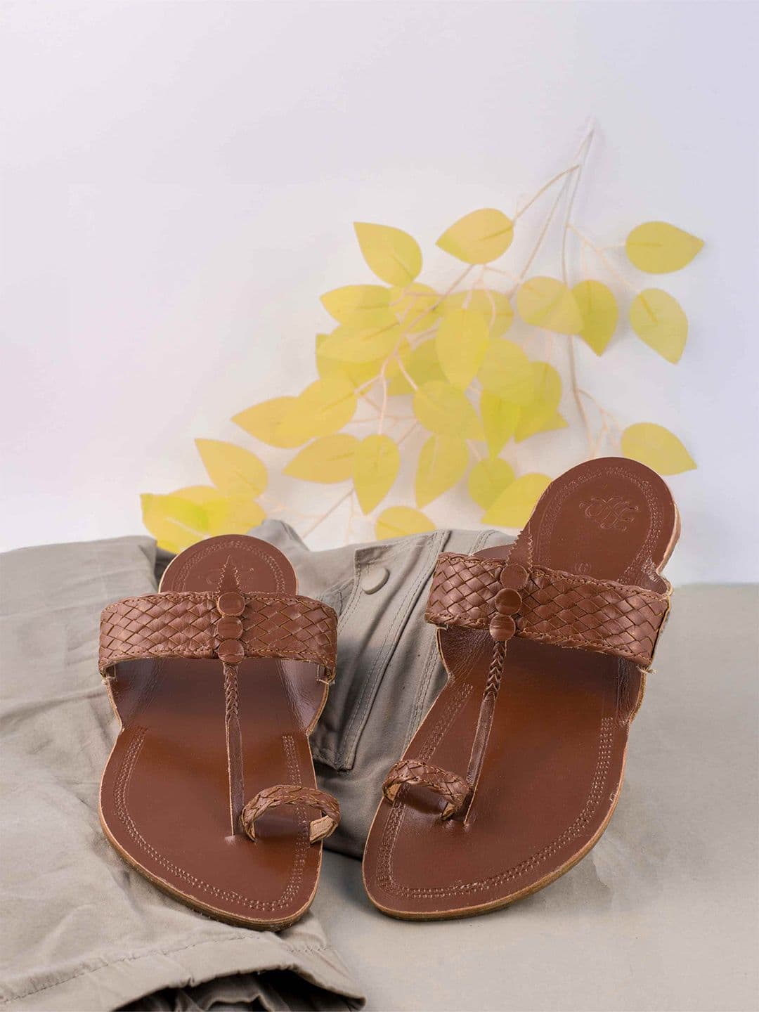 House of Pataudi Men Leather Kolhapuri Chappal - view 1