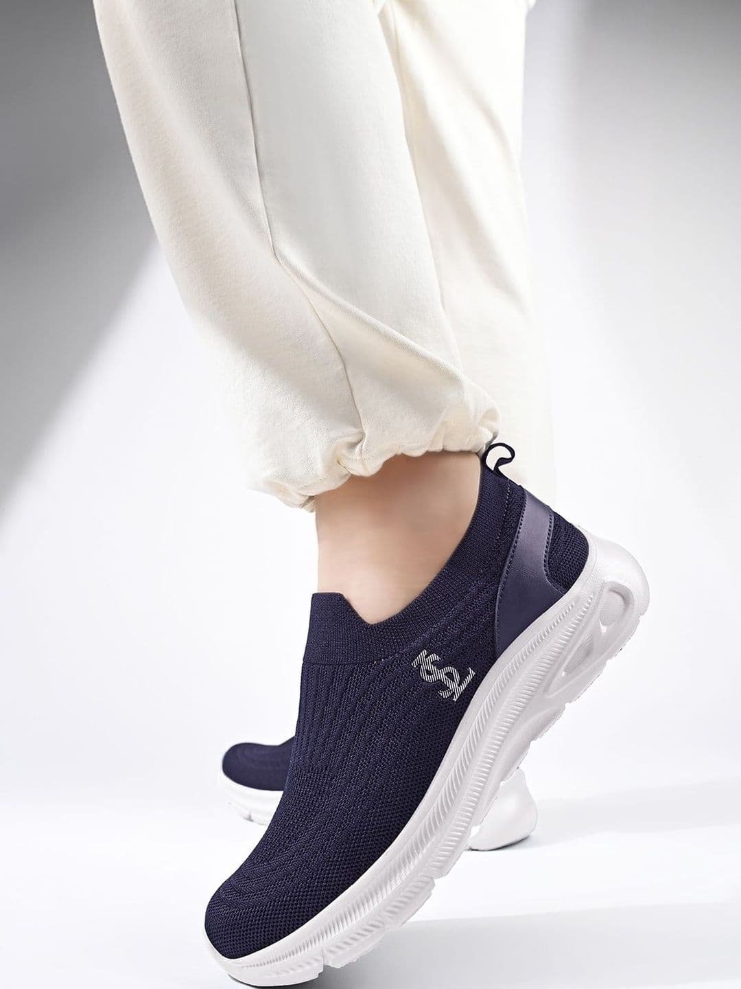 LOUIS STITCH Men Navy Blue Athleisure Flyknit Sport Shoes - view 1