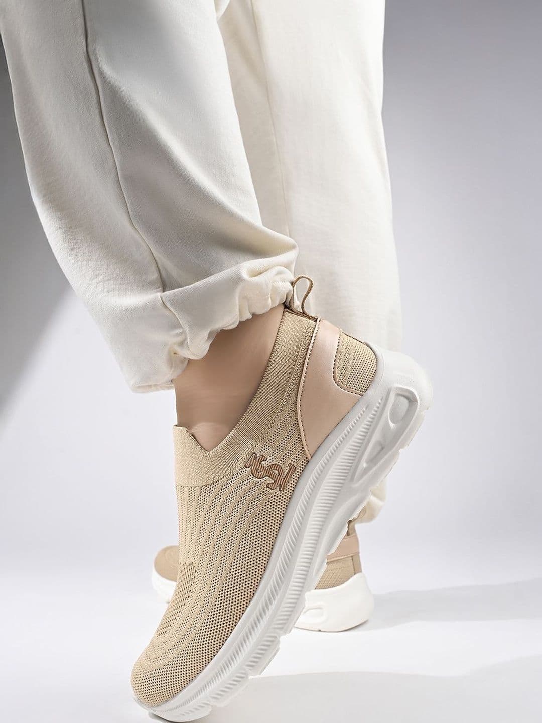 LOUIS STITCH Men Beige Athleisure Flyknit Sport Shoes - view 1