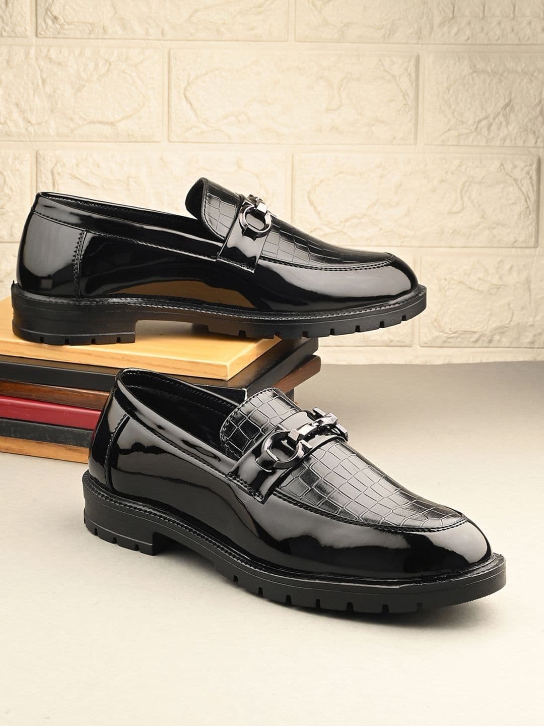 HERE&NOW Men Textured Round Toe Slip-On Loafers Formal Shoes - view 1