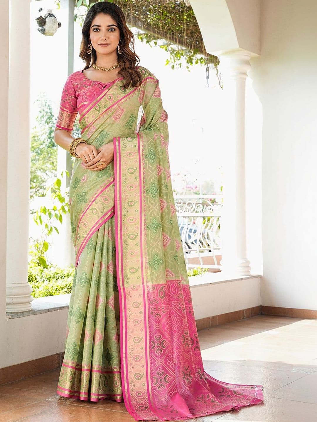 ELITE WEAVES Floral Ethnic Motifs Zari Organza Patola Silk Saree - view 1