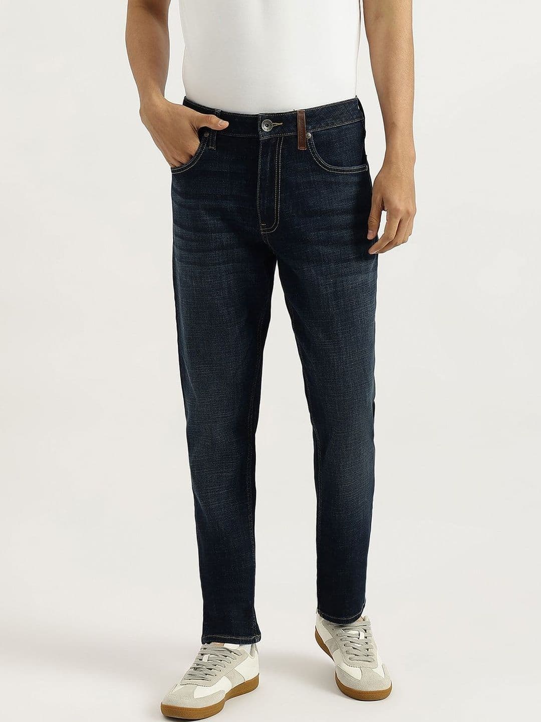 United Colors of Benetton Men Tapered Fit Mid-Rise Light Fade Jeans - view 1