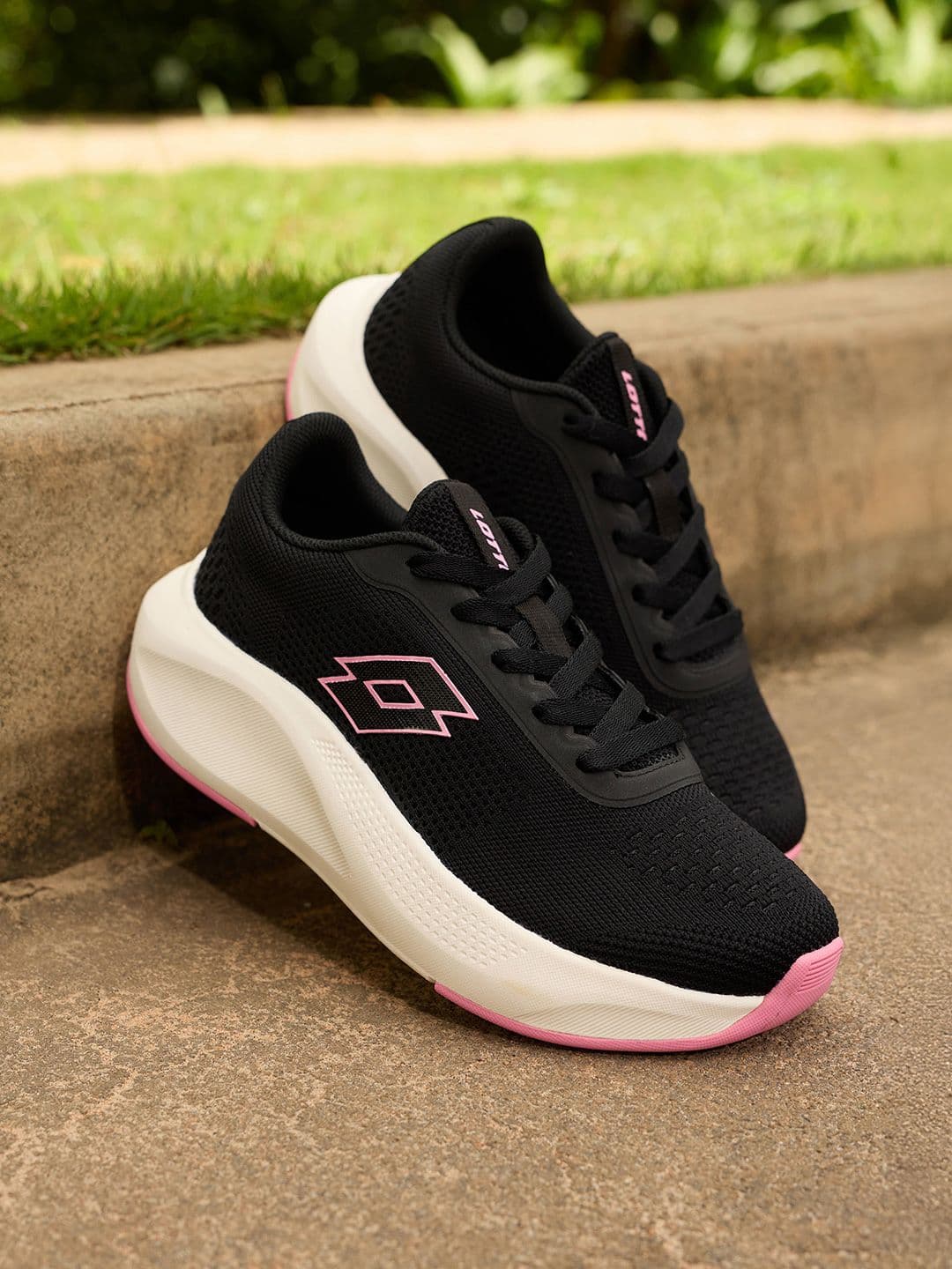 Lotto Women Xwift Knit Black Running Shoes - view 1