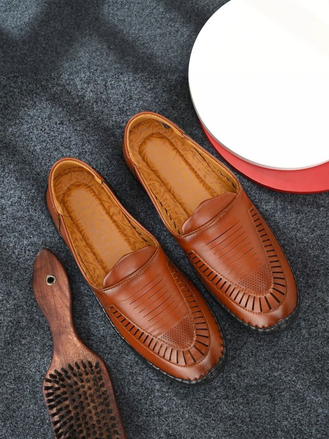 POS Planet Of Shoes Men Perforations Loafers
