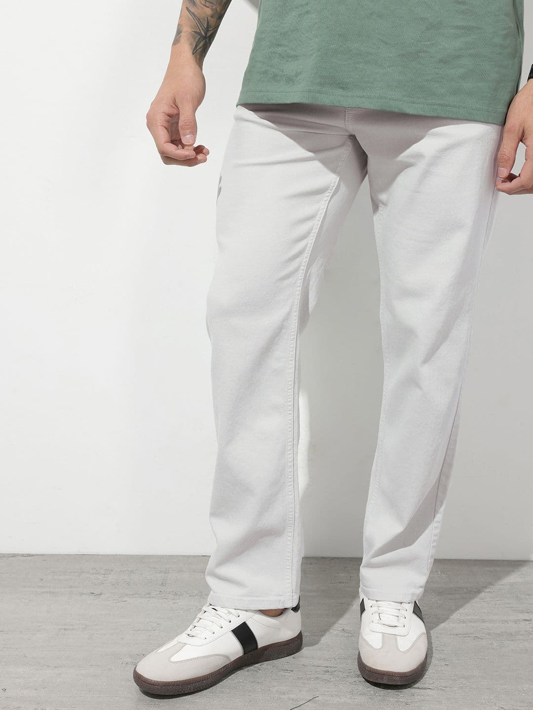 The Roadster Life Co. Men Straight Fit Mid-Rise Stretchable Jeans