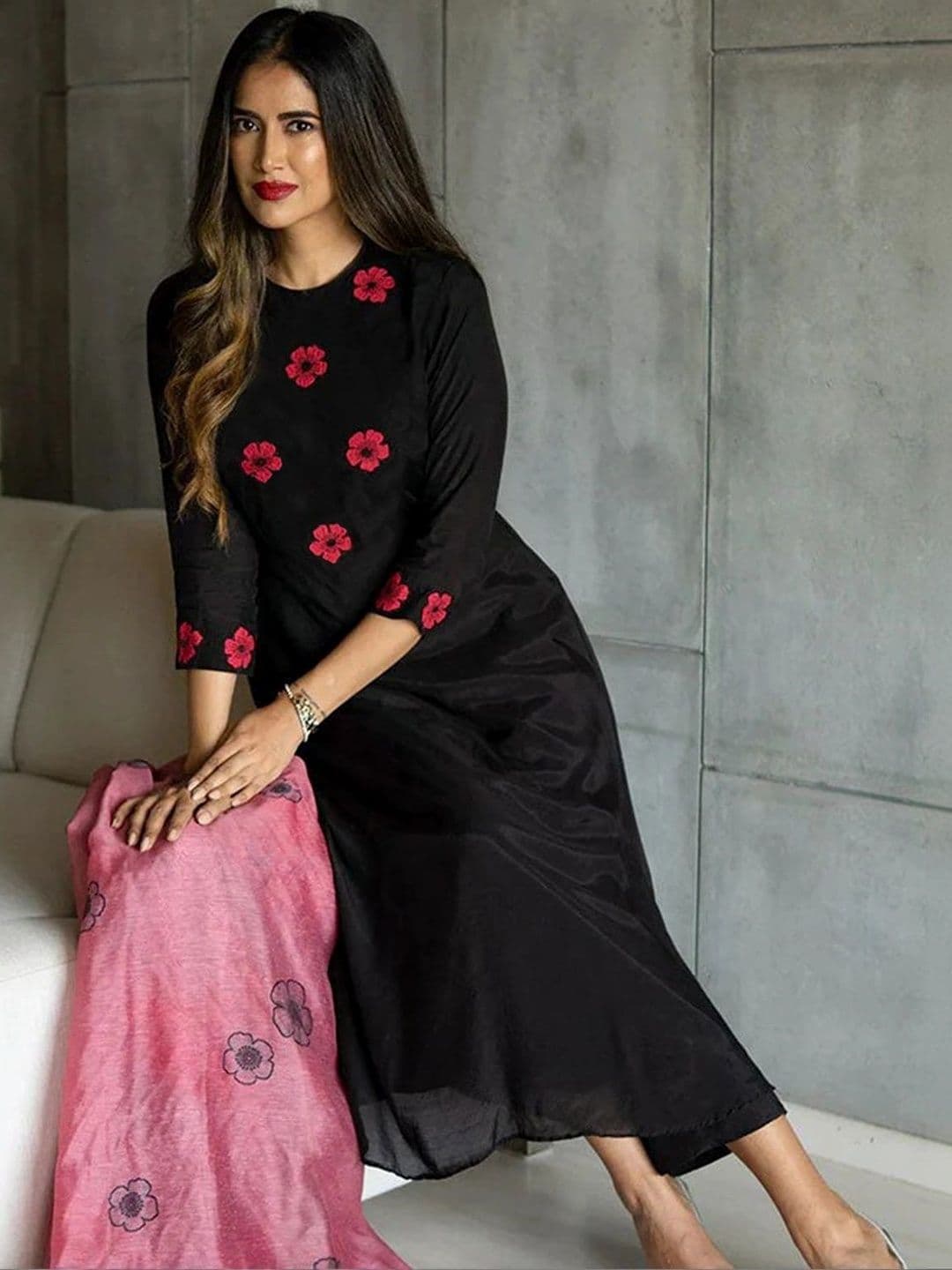 HERE&NOW Women Floral Embroidered Regular Kurti with Trousers & With Dupatta - view 1