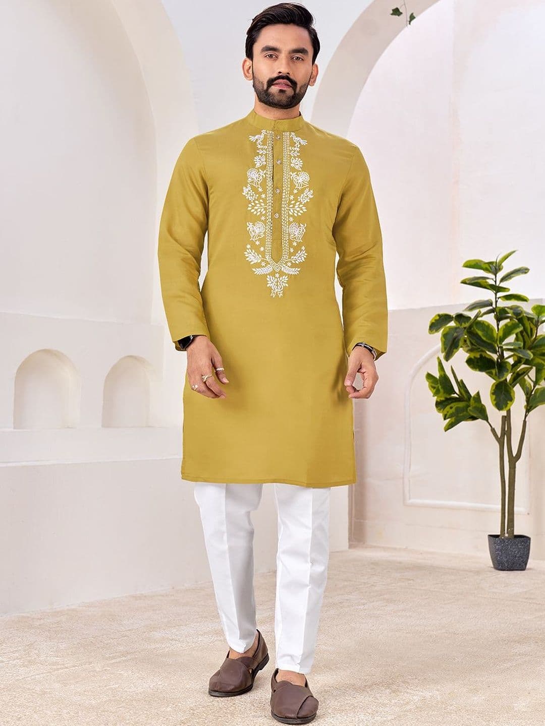 House of Pataudi Embroidered Mandarin Collar Knee Length Straight Kurta - view 1