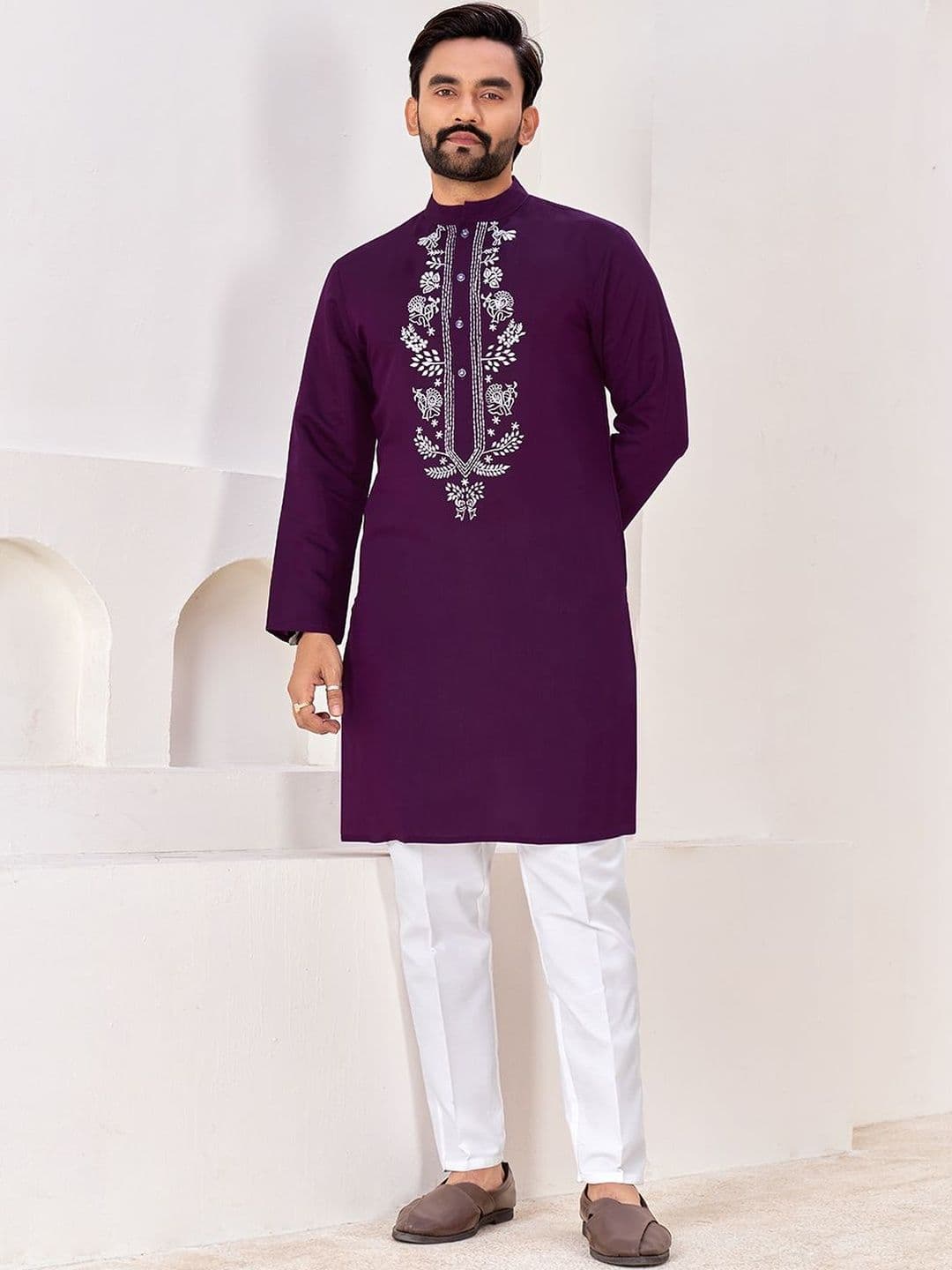 House of Pataudi Embroidered Mandarin Collar Knee Length Straight Kurta - view 1