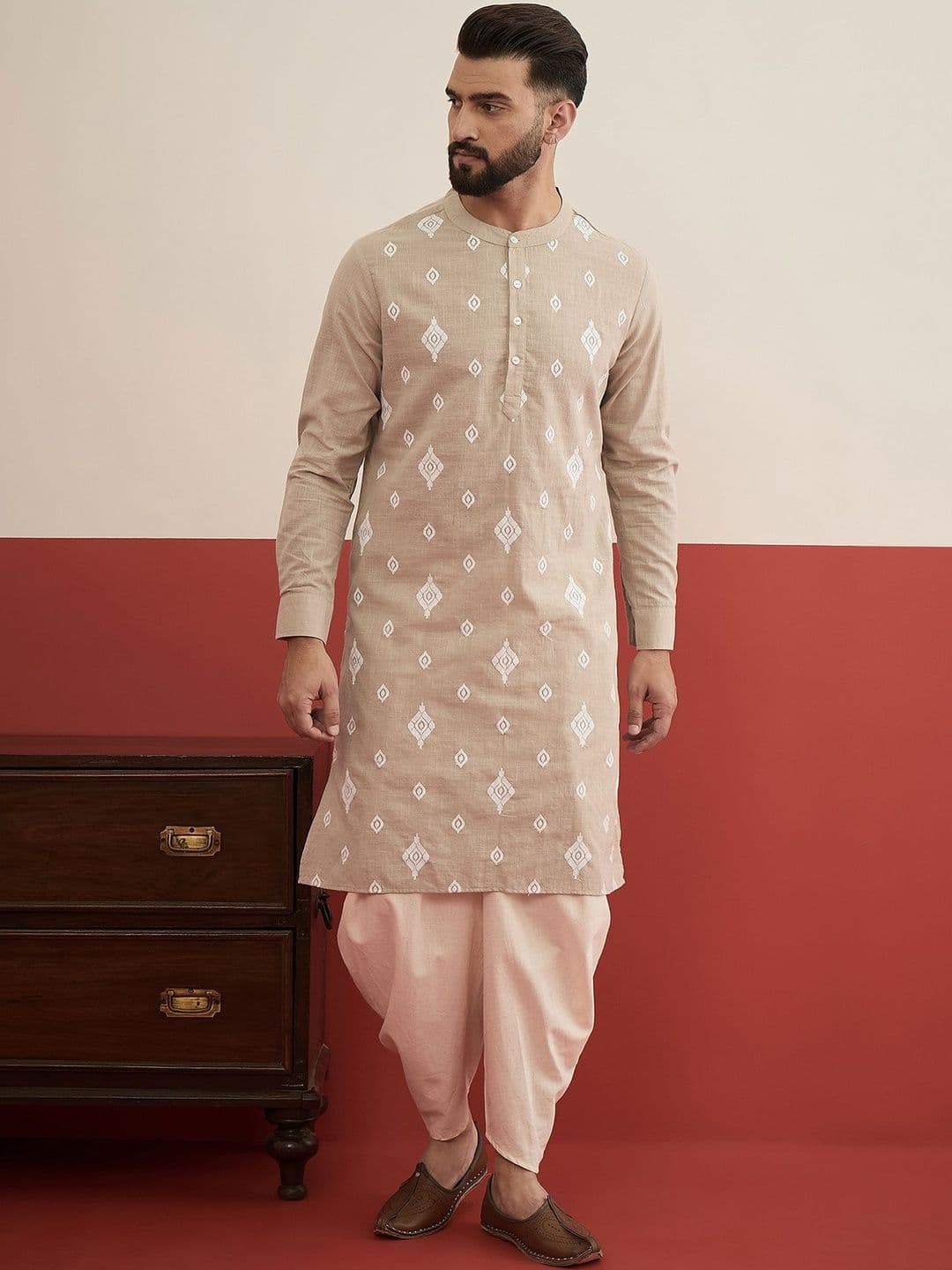 House of Pataudi Embroidered Cotton Mandarin Collar Knee Length Straight Kurta - view 1