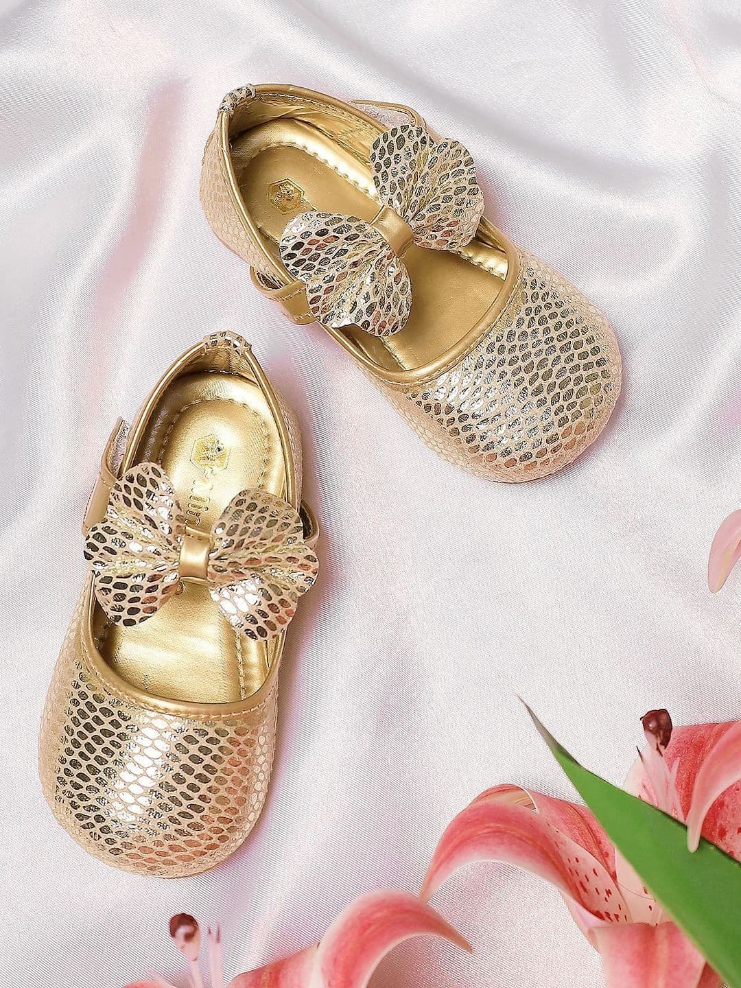 Minesole Girls Textured Party Bows Flats - view 1