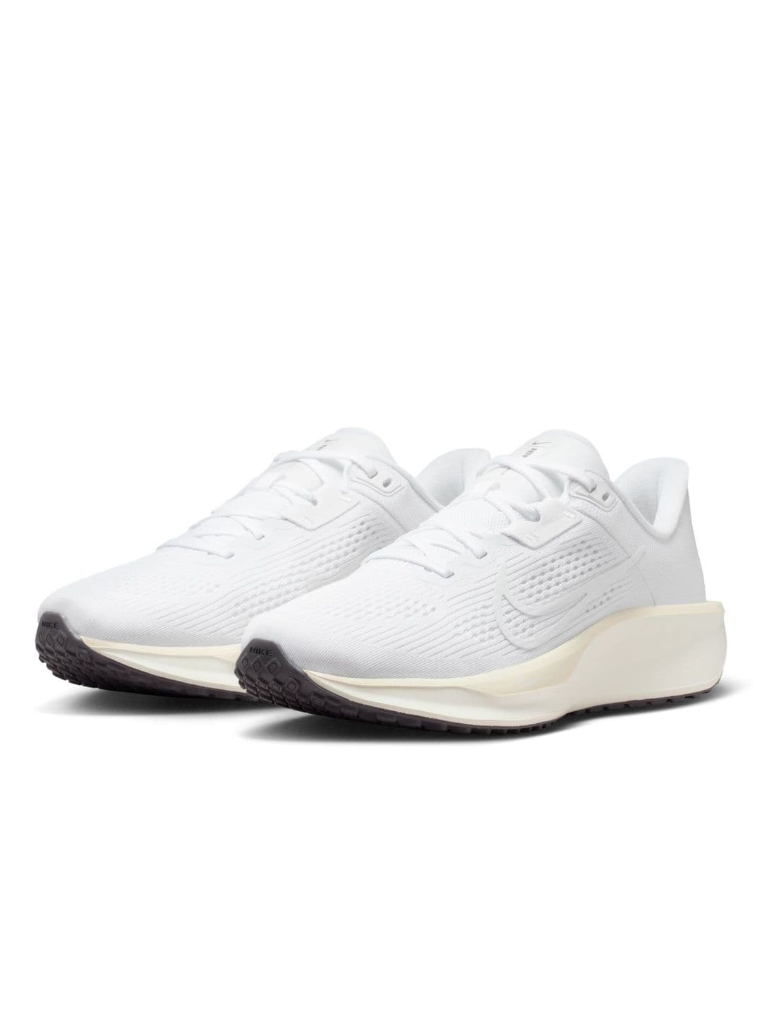 Nike Quest 6 Women's Road Running Shoes - view 1