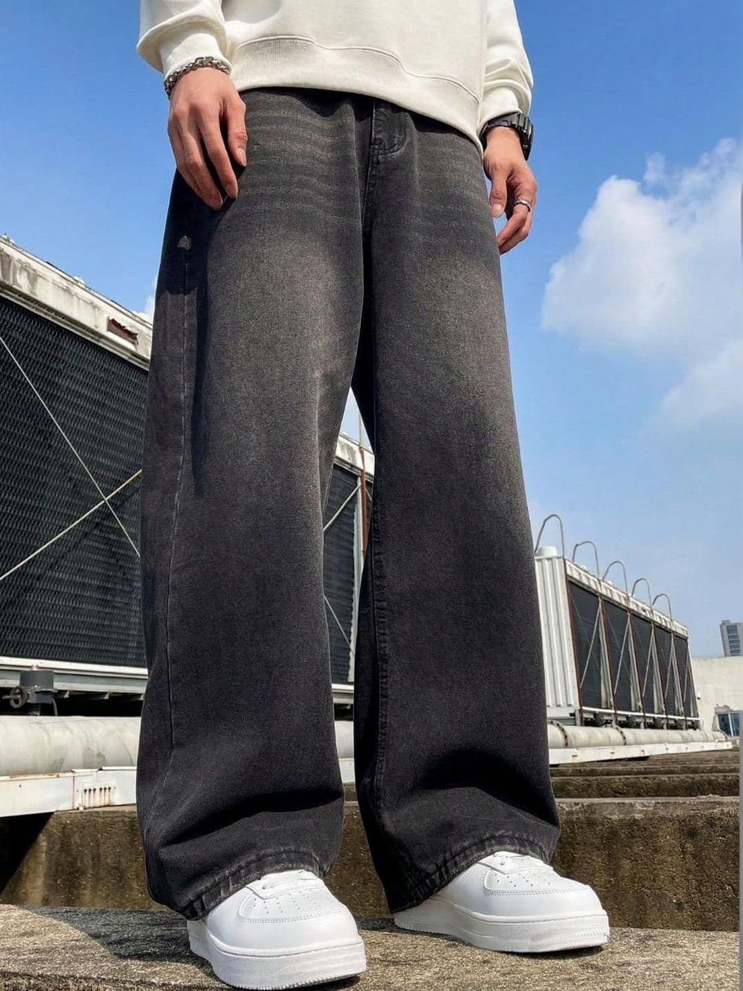 LERIYA FASHION Men Relaxed Fit Mid-Rise Light Fade Stretchable Jeans - view 1
