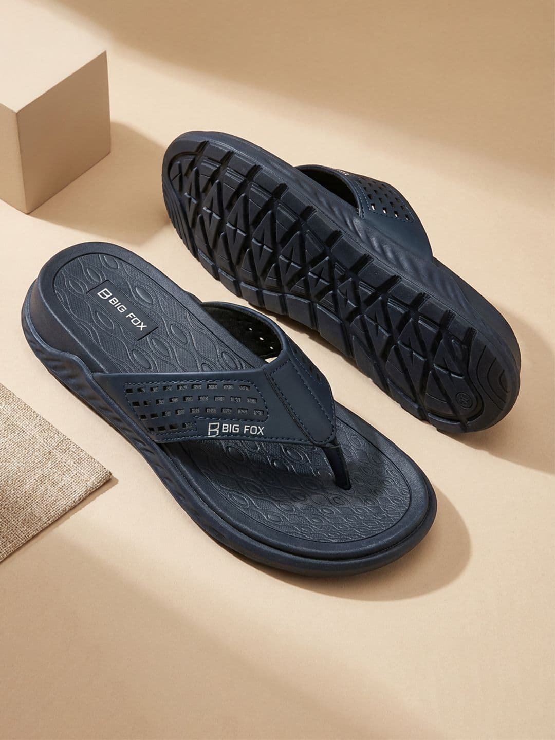 Big Fox Men Thong Flip-Flops - view 1