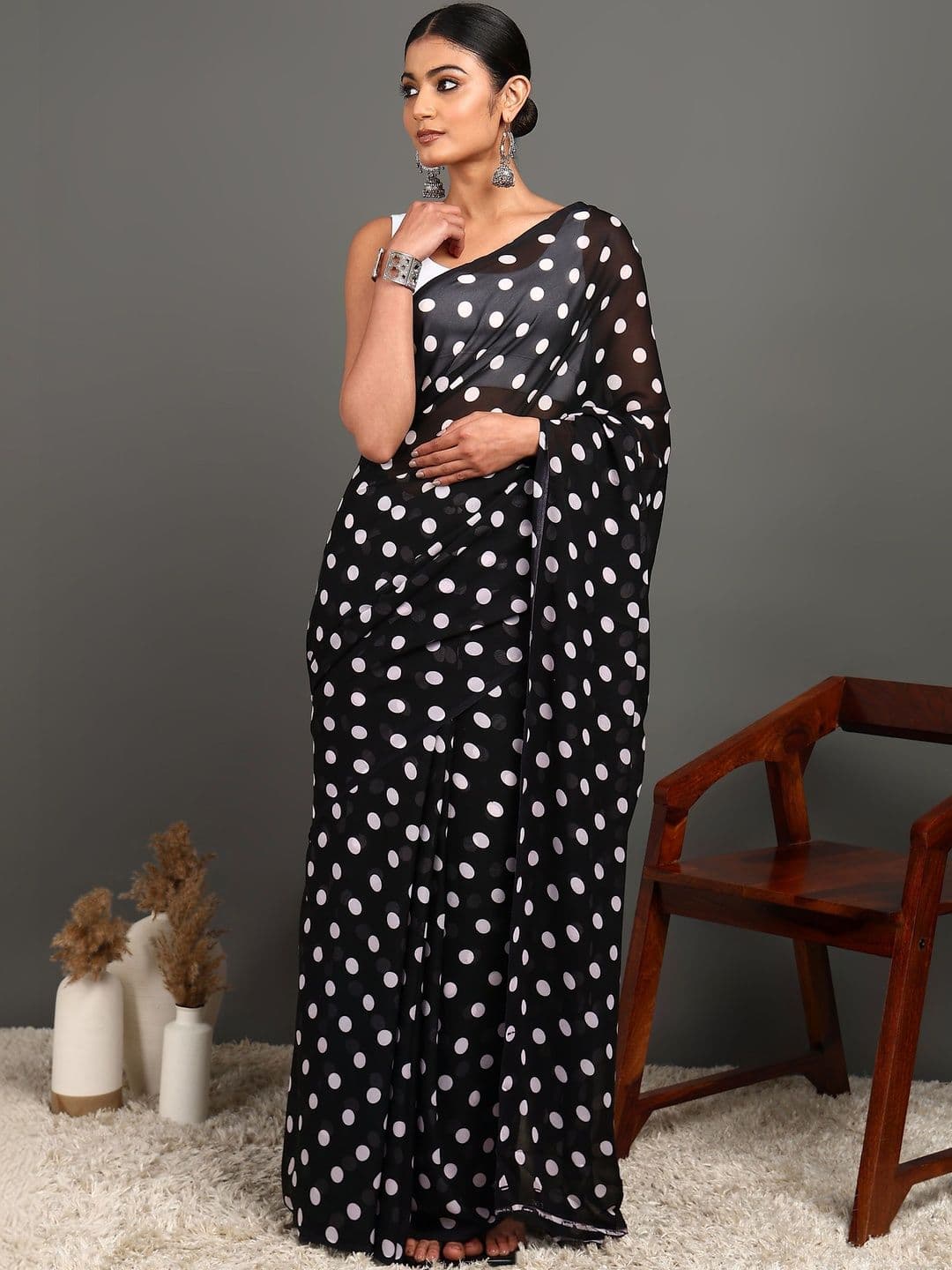 Vibhagyaa Polka Dot Poly Georgette Saree - view 1