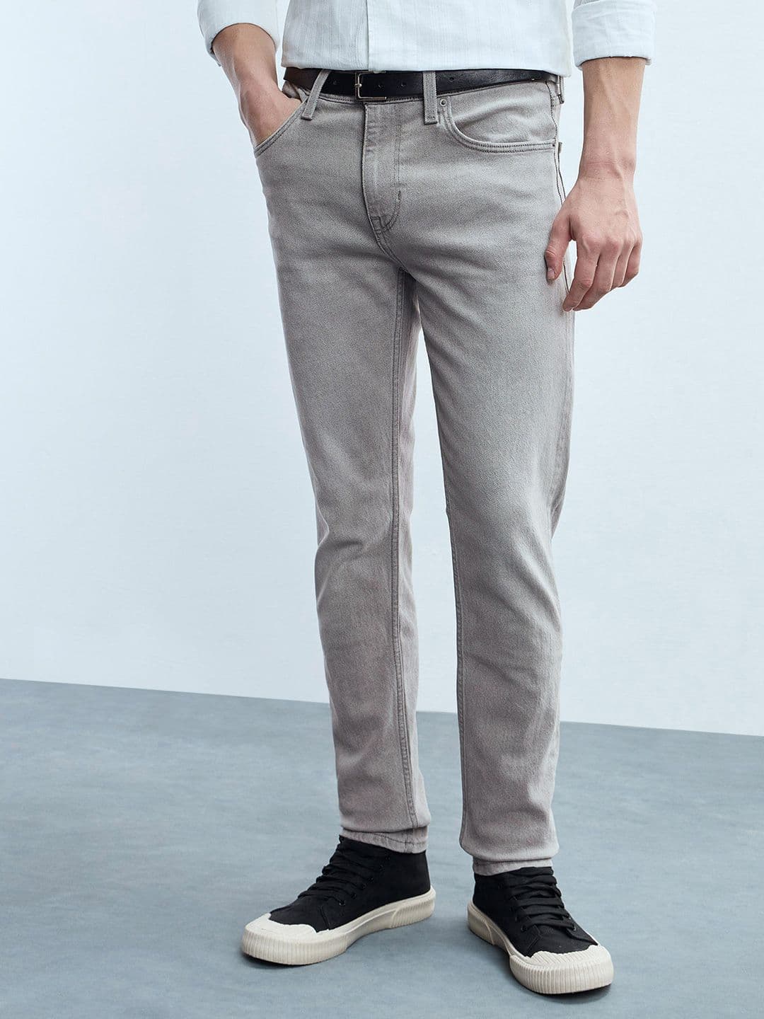 Flying Machine Men Tapered Fit Mid-Rise Light Fade Stretchable Jeans - view 1