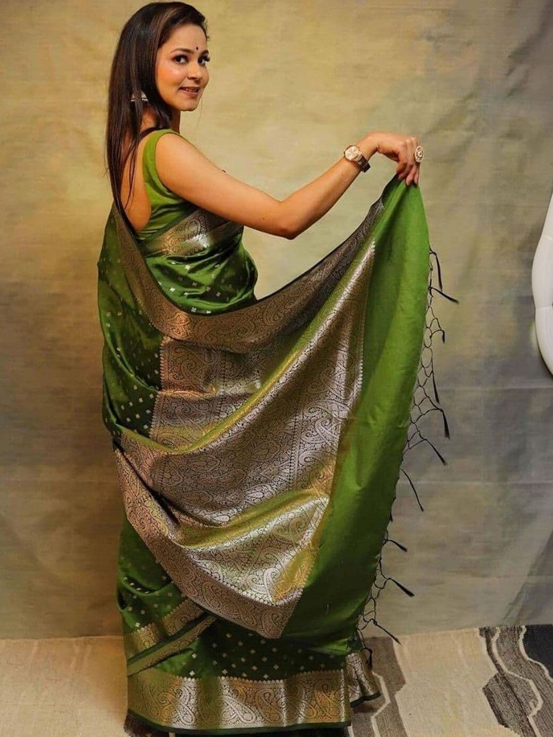JANOI Ethnic Motifs Zari Silk Blend Handloom Banarasi Saree - view 1