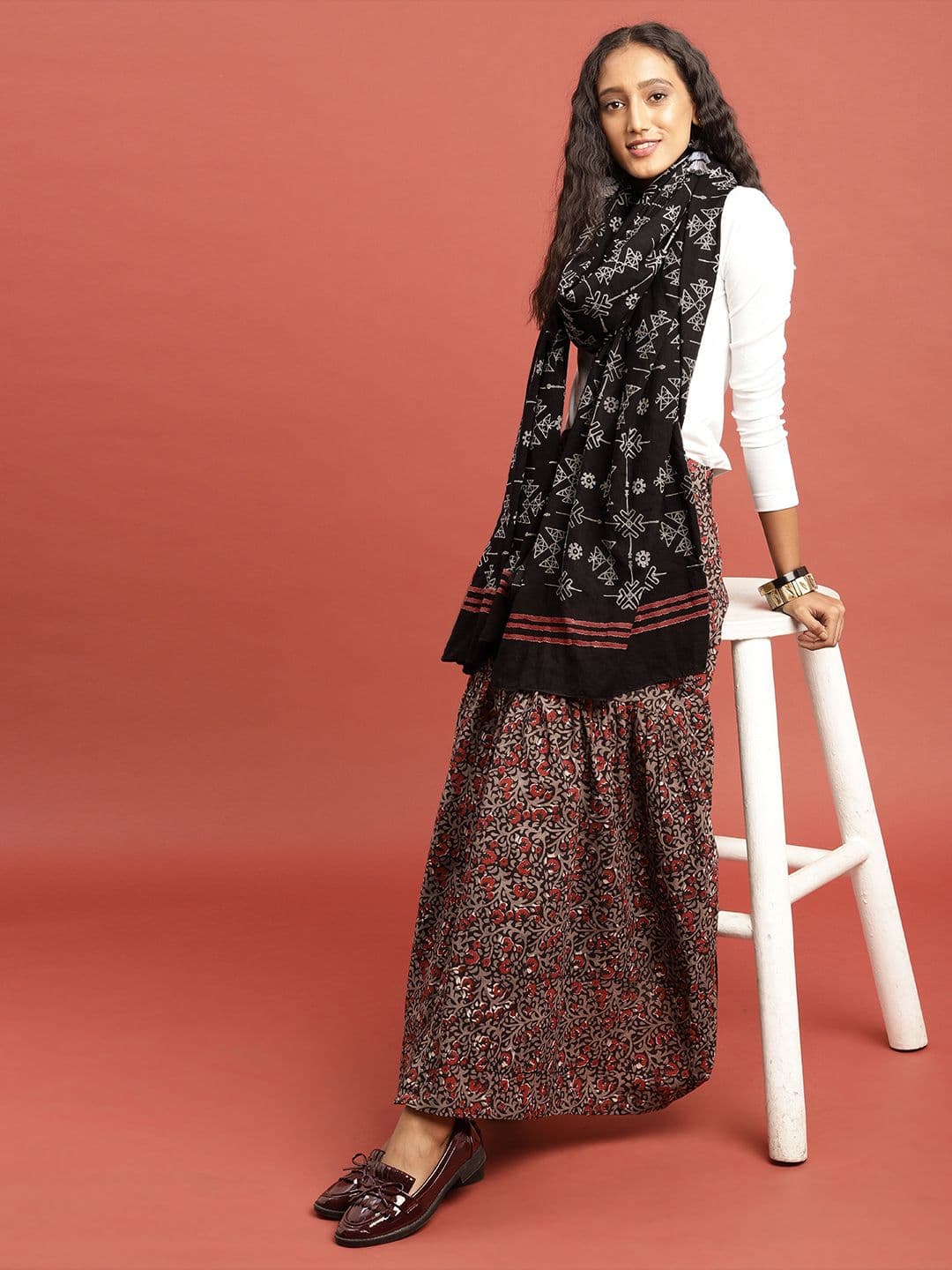 Taavi Women Black & Grey Hand Block Print Cotton Dupatta - view 1