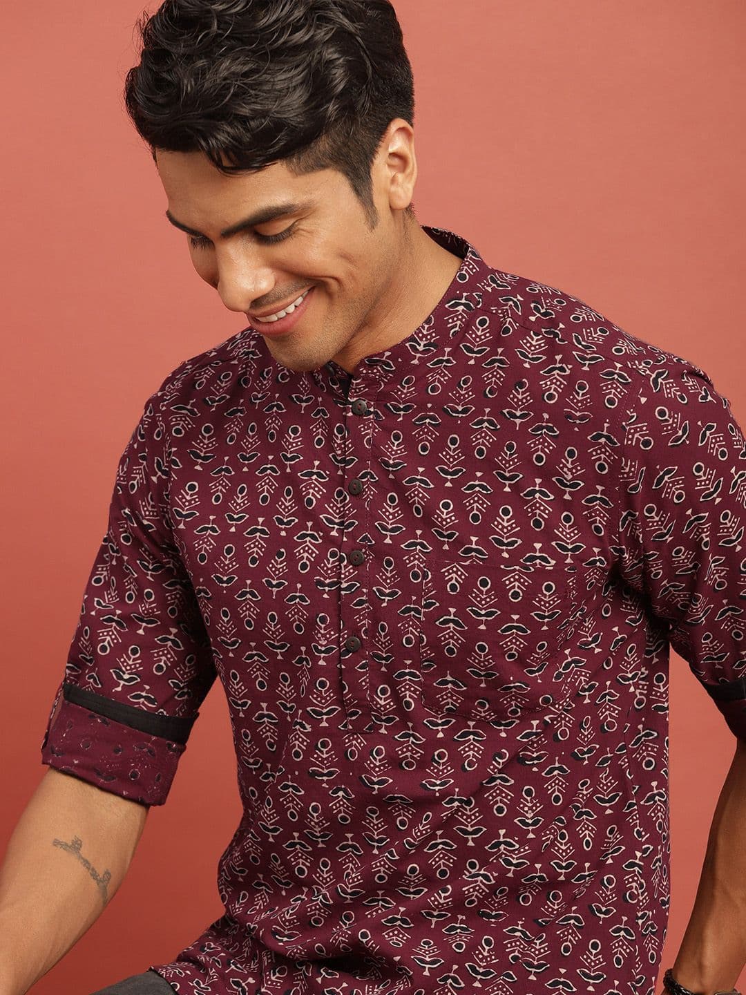 Taavi Men Maroon & Black Bagru Printed Straight Kurta with Roll-Up Sleeves
