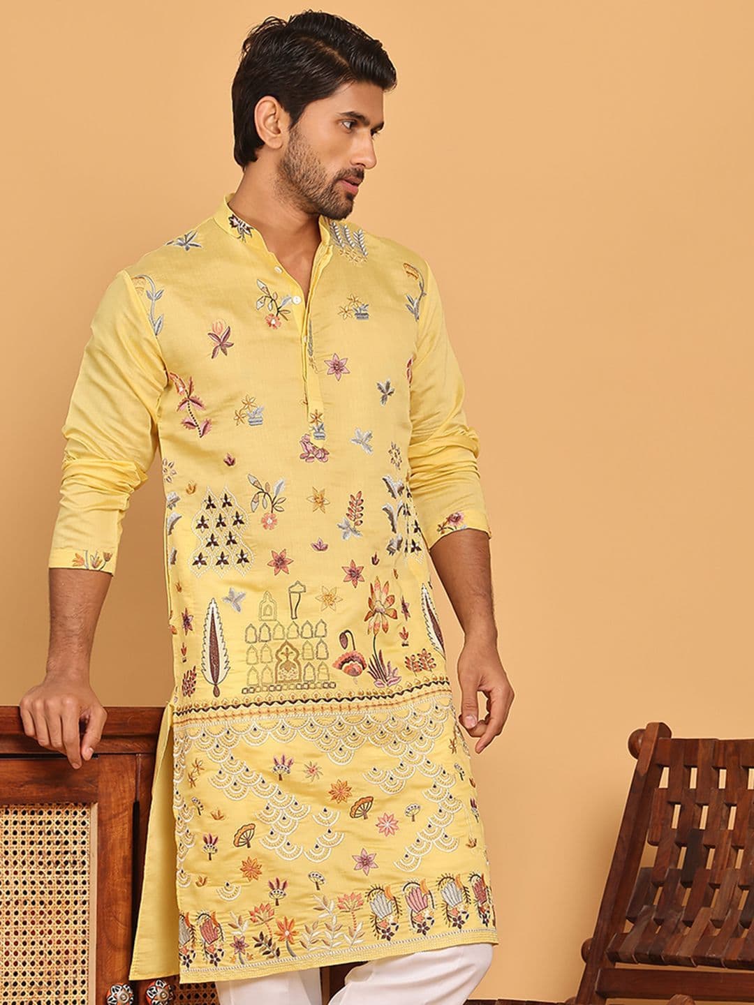 Jompers Men Floral Embroidered Chikankari Floral Kurta - view 1