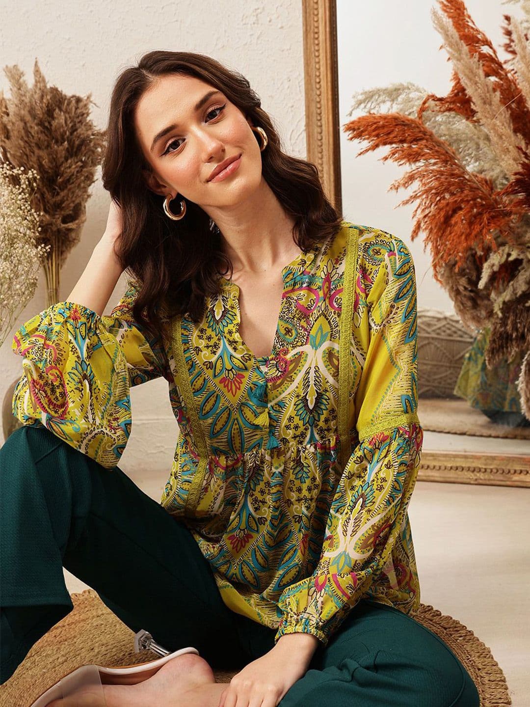 QUIERO Women Floral Printed V-Neck Empire Top - view 1