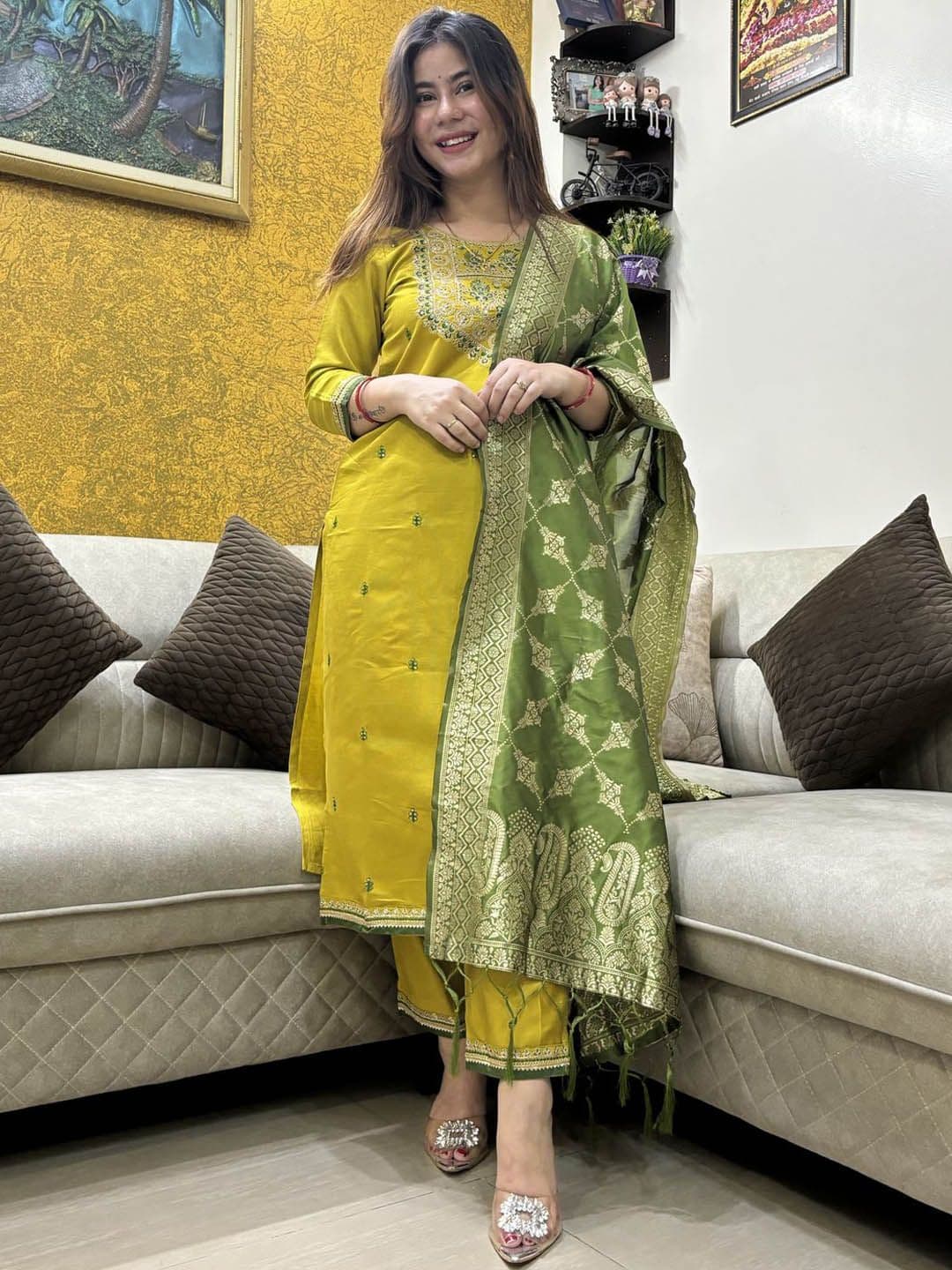 VredeVogel Floral Embroidered Zari Straight Kurta With Trouser And Dupatta - view 1