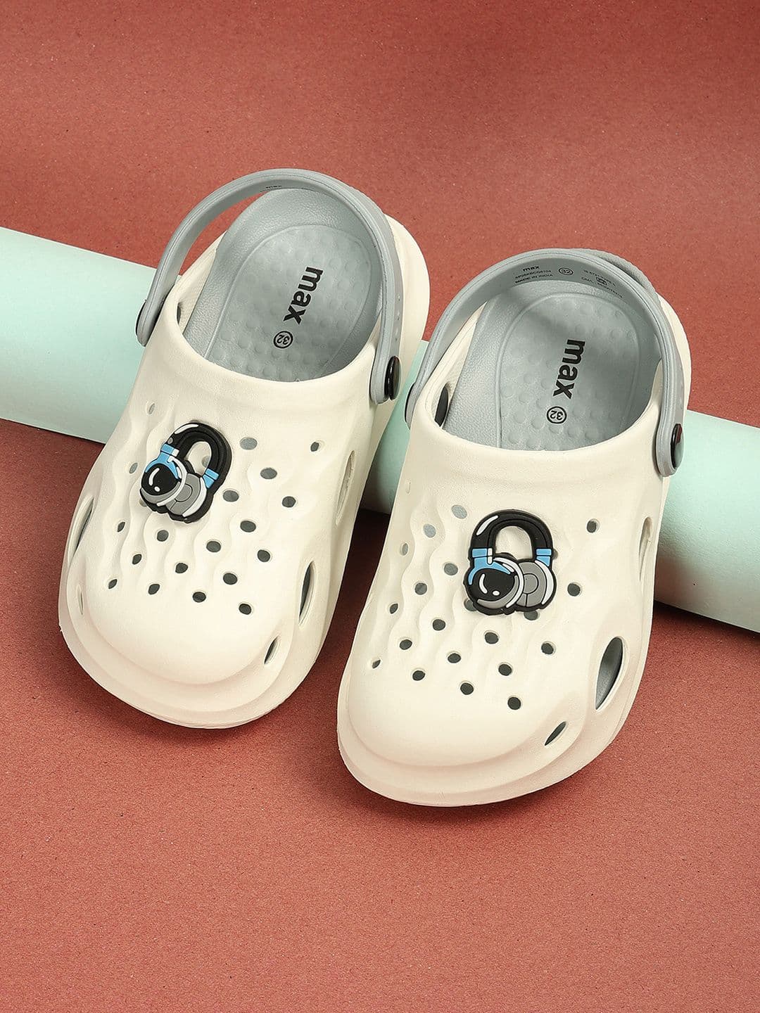 max Boys Clogs - view 1
