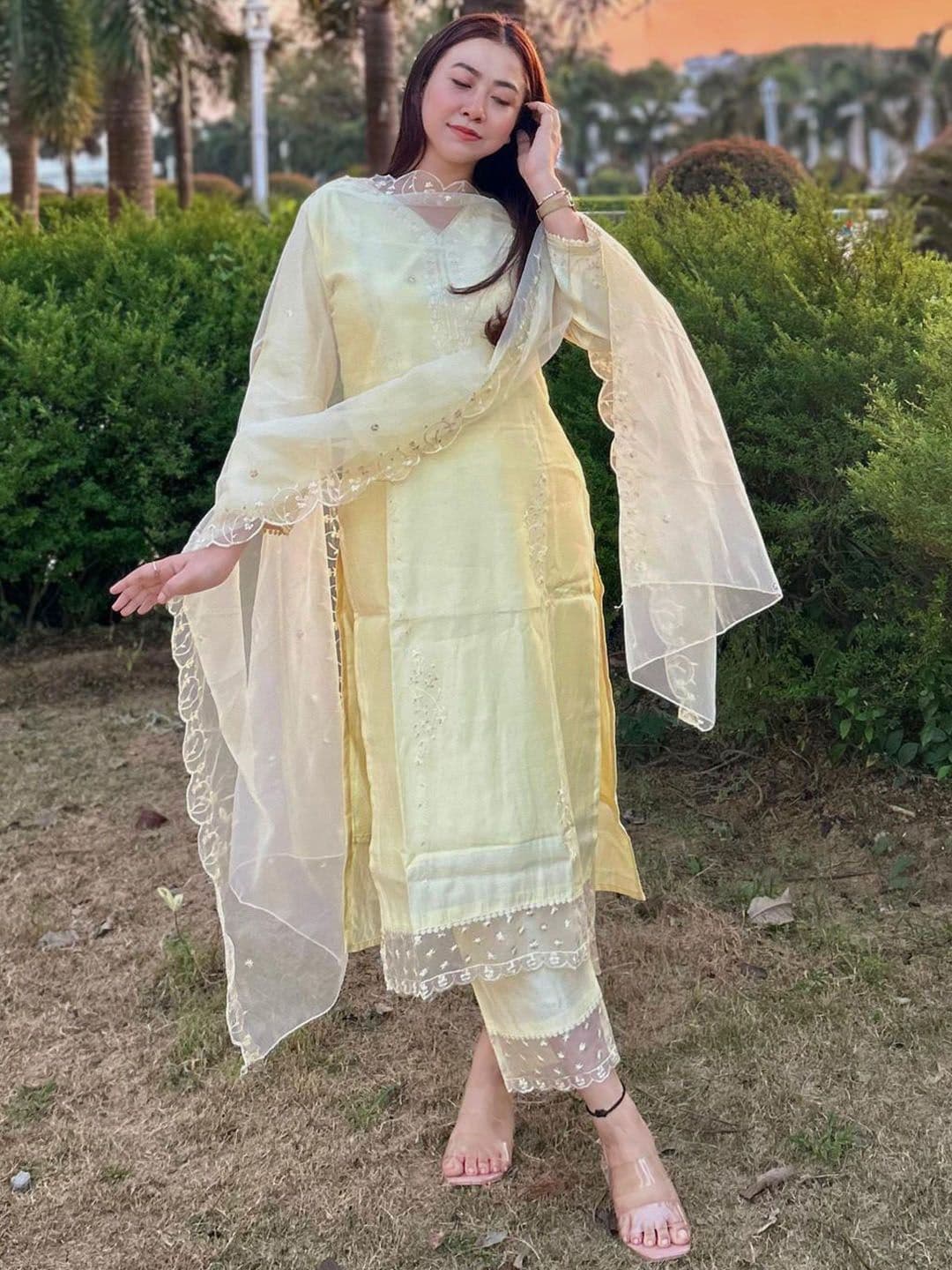 VredeVogel Floral Embroidered V-Neck Thread Work Straight Kurta With Trouser And Dupatta - view 1