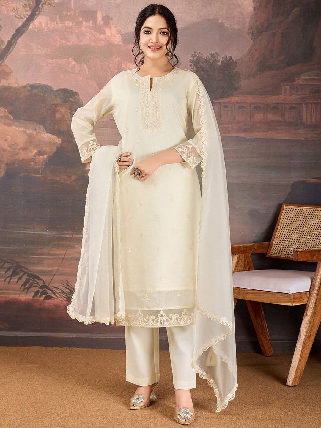 House of Pataudi Floral Embroidered Round Neck Straight Kurta & Trousers With Dupatta - view 1