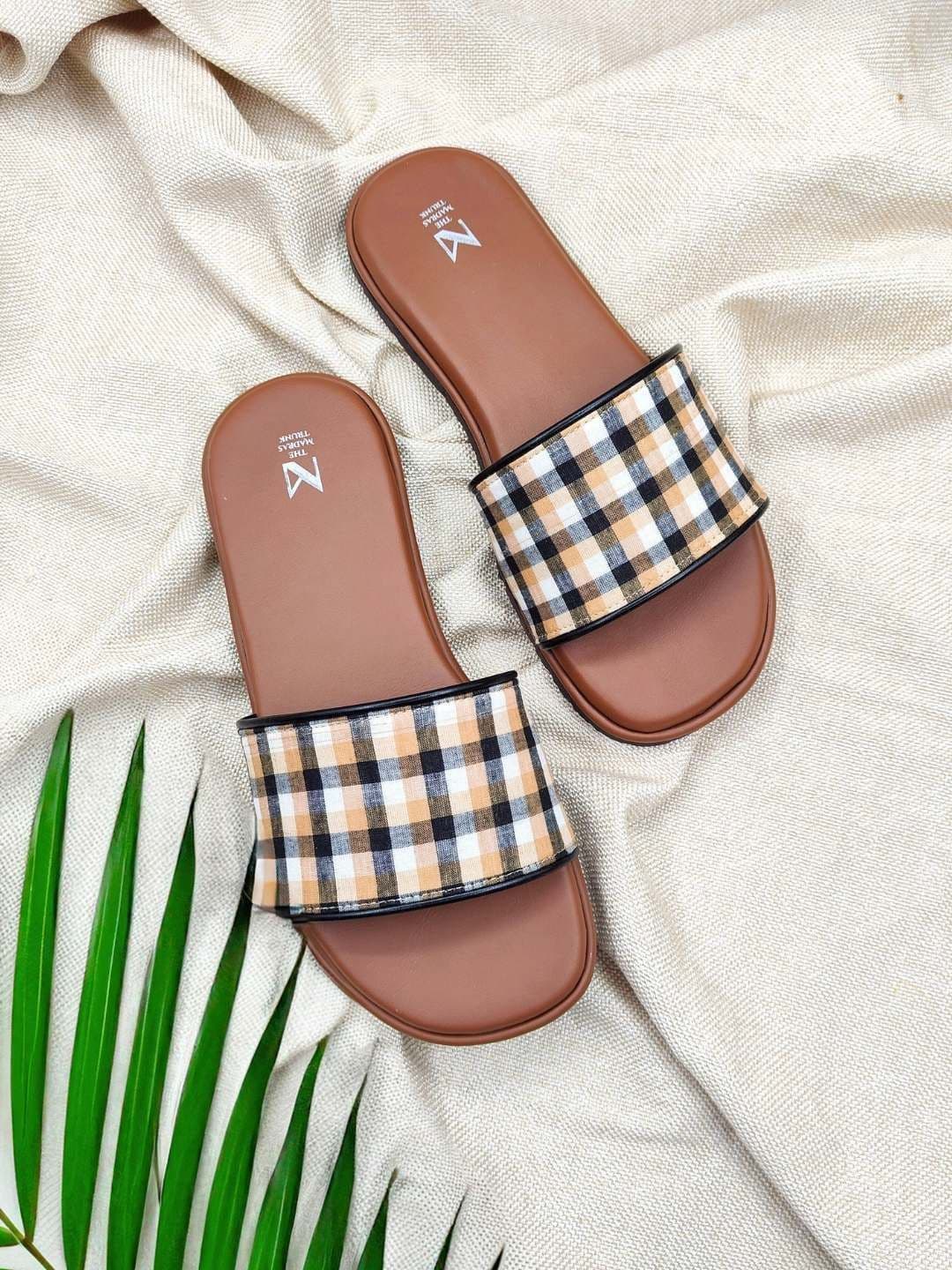 THE MADRAS TRUNK Men Printed Open Toe Flats - view 1