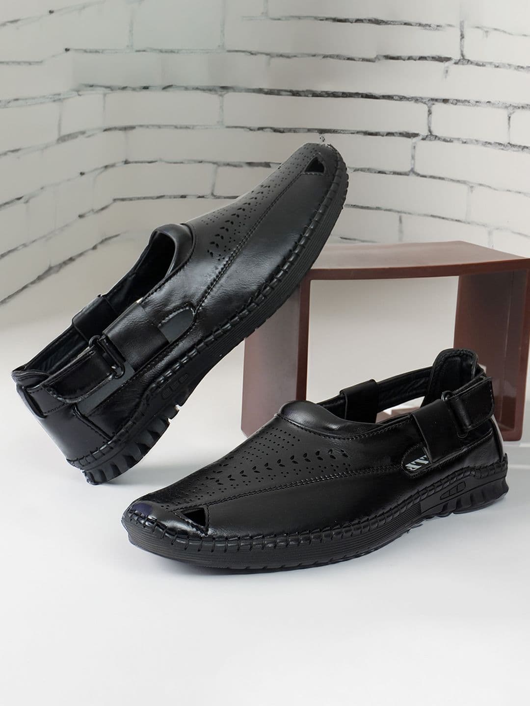Killer Men Textured Velcro Sandal - view 1
