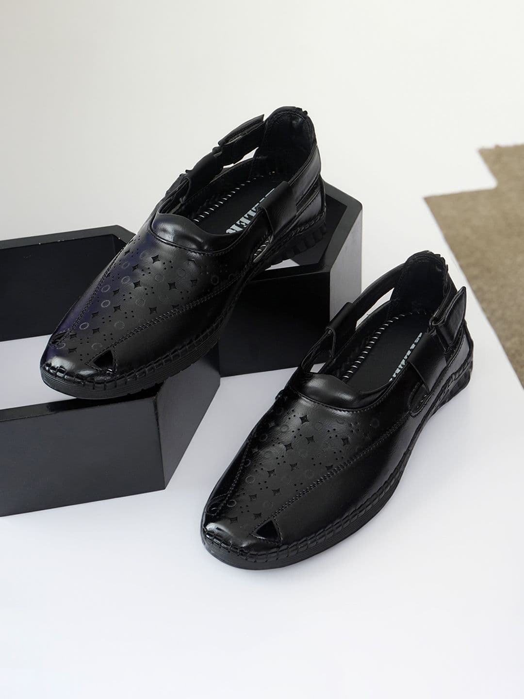 Killer Men Shoe-Style Comfort Sandals - view 1