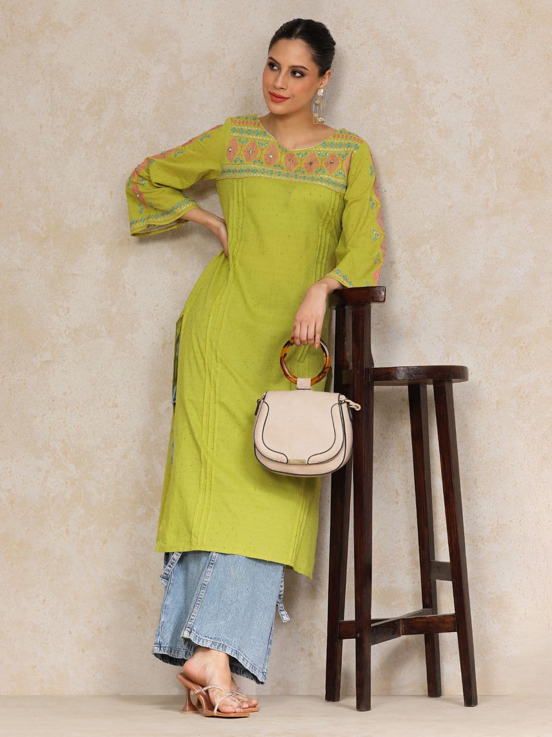 Varanga Floral Embroidered Cotton Bell Sleeves Round Neck Straight Kurta - view 1