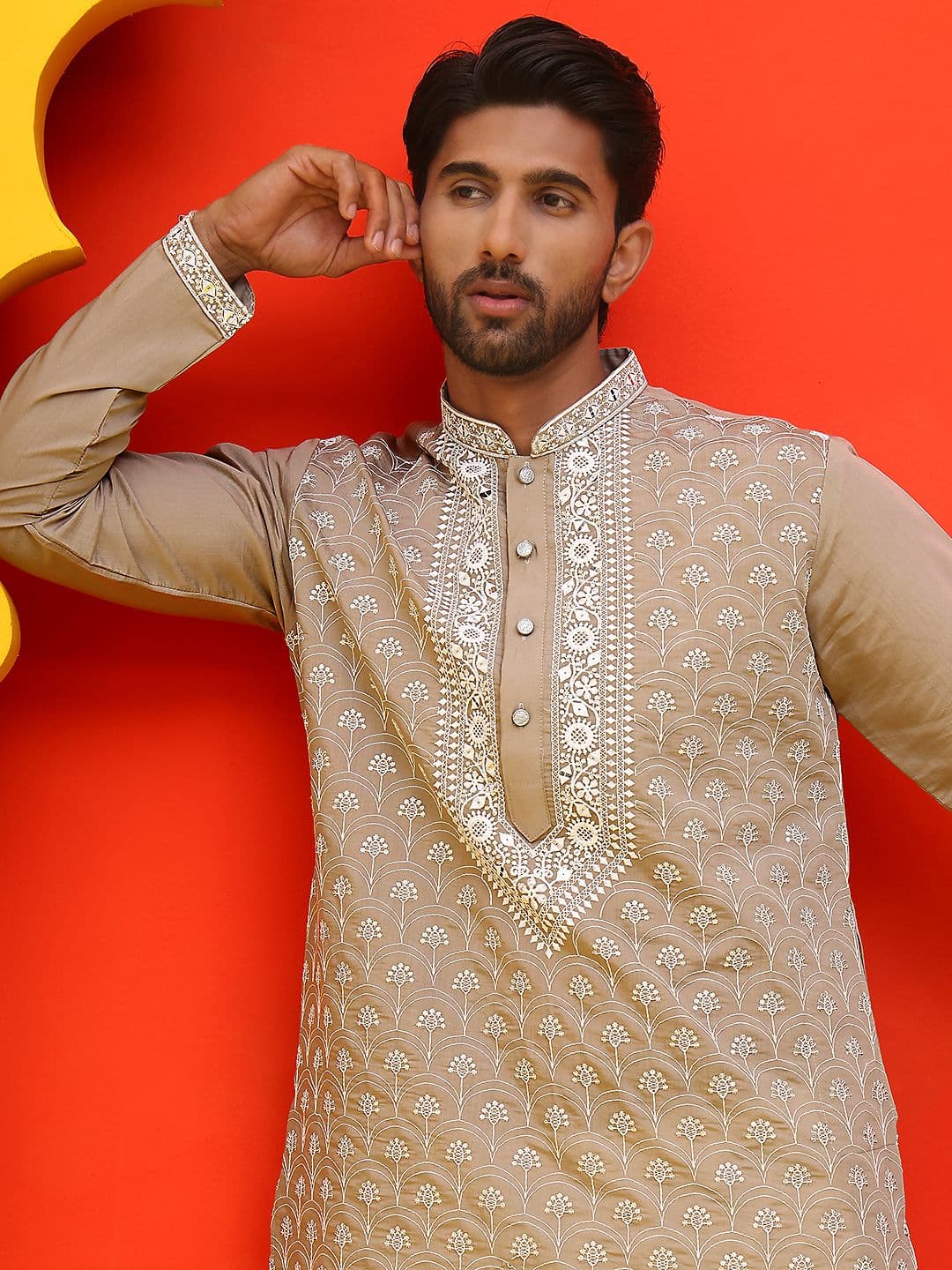 Jompers Floral Embroidered Mandarin Collar Sequinned Silk Cotton Straight Kurta - view 1