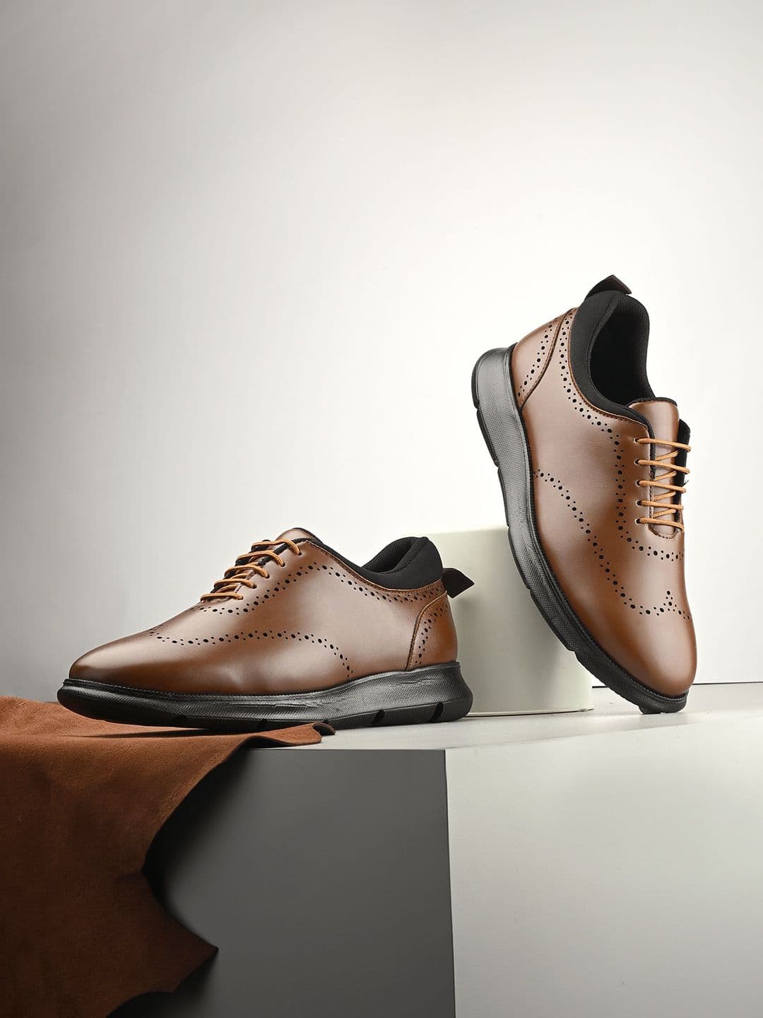 Hirels Men Formal Lightweight Brogues - view 1