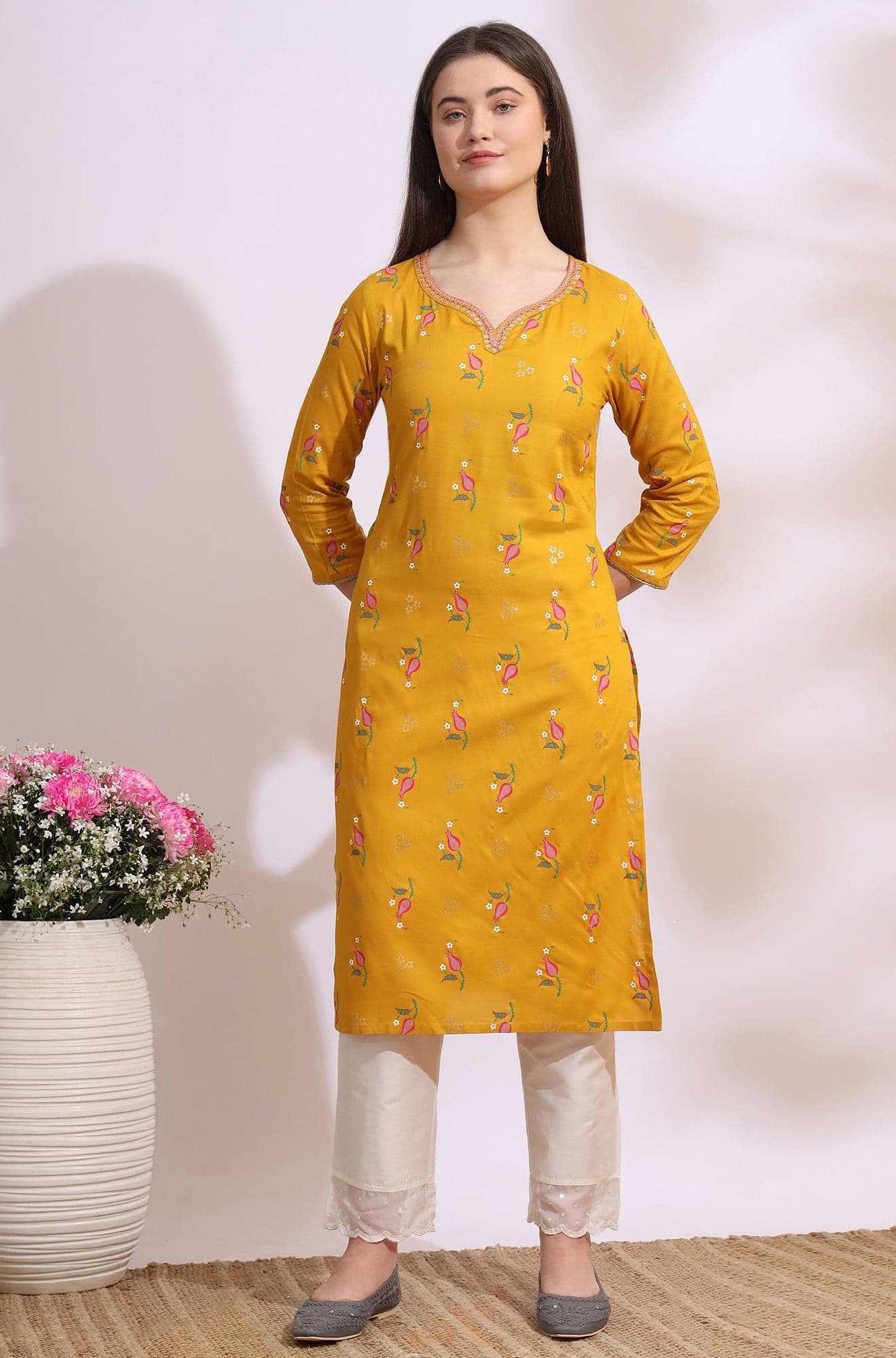 W W Floral Printed Sweetheart Neck Thread Work Straight Kurta - view 1