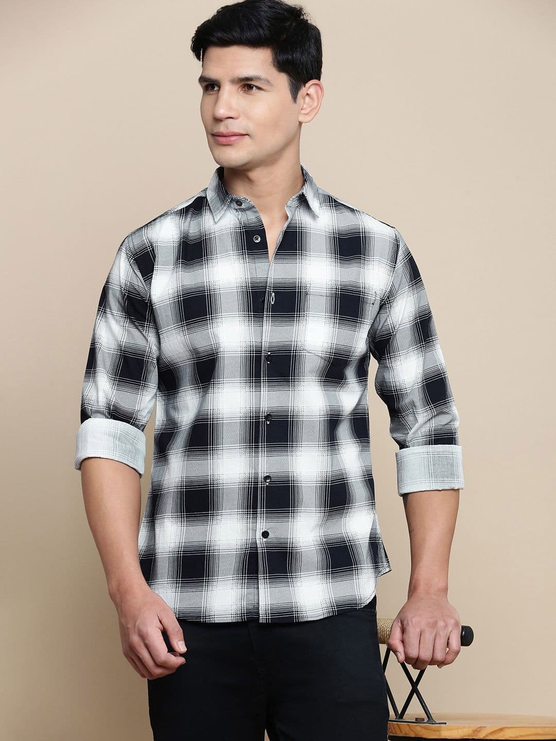 INVICTUS Men Sport Slim Fit Spread Collar Tartan Checked Cotton Casual Shirt - view 1