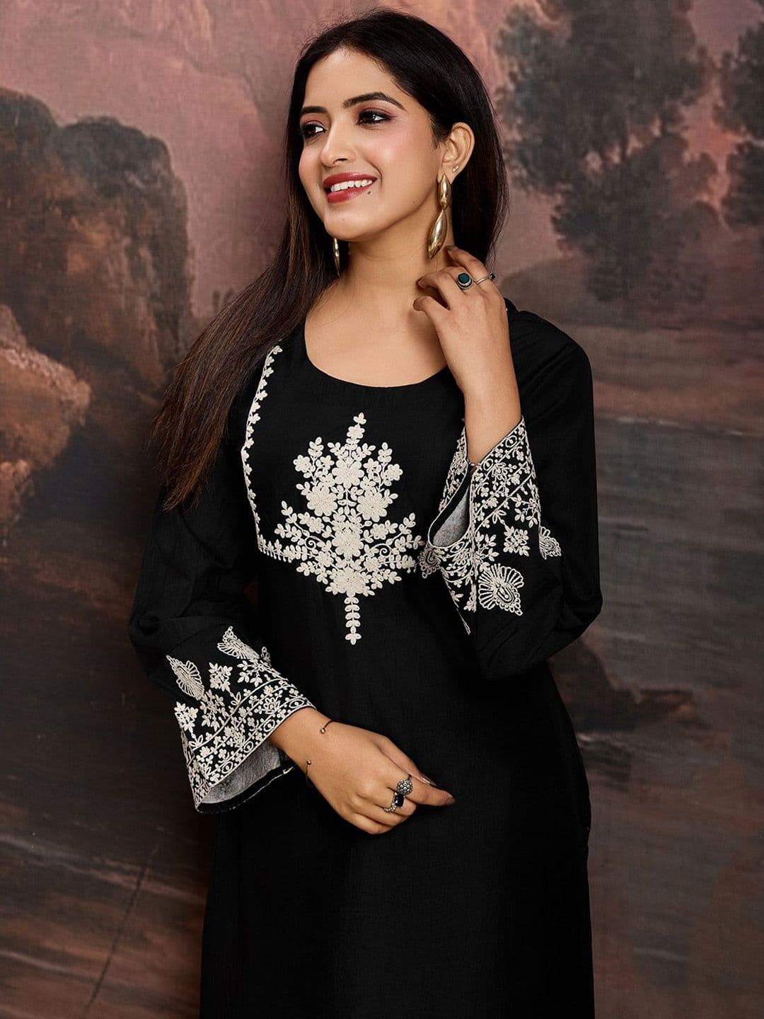 House of Pataudi Floral Embroidered Flared Sleeves Round Neck Straight Kurta With Trousers - view 1