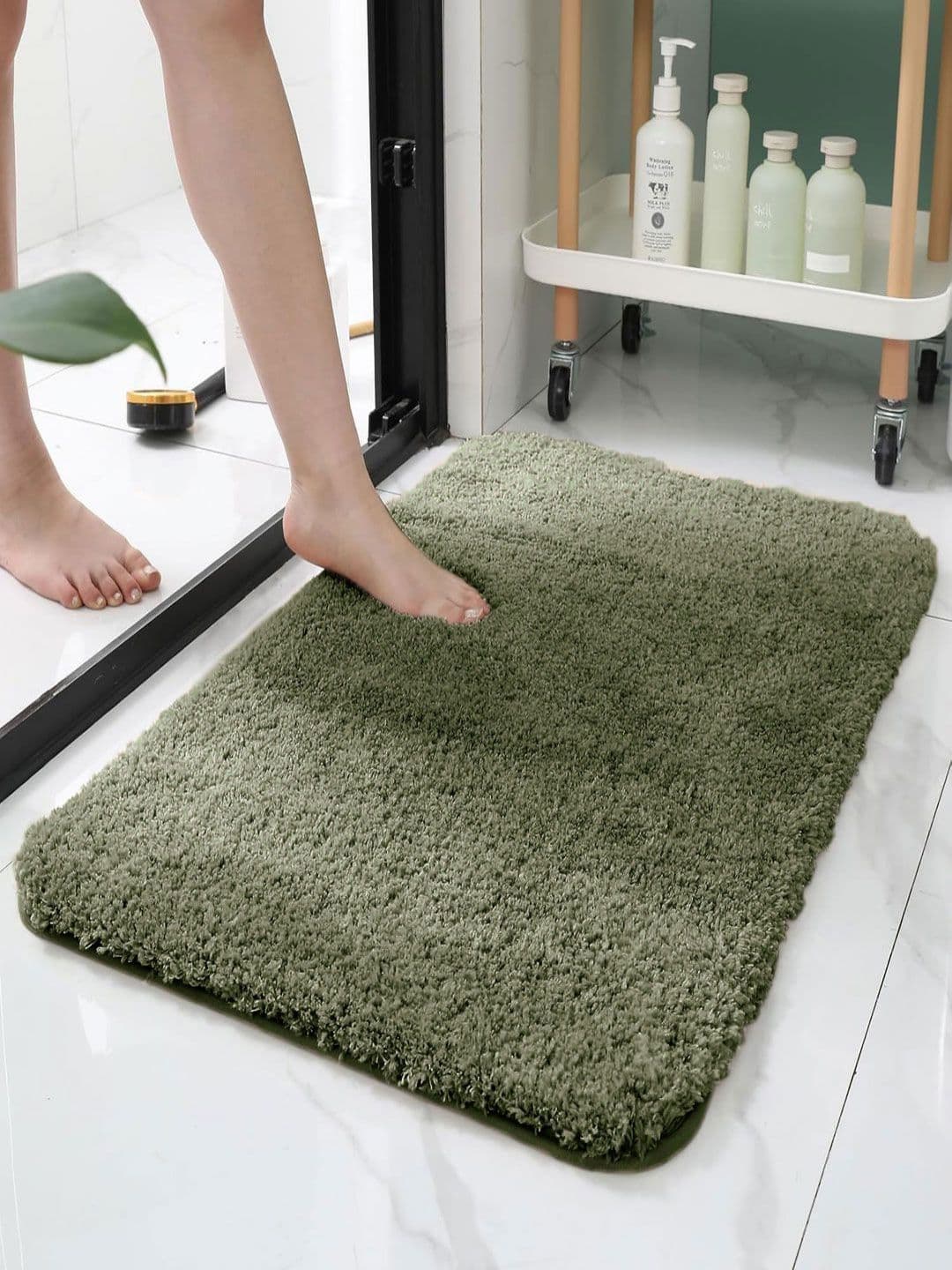 LUXEHOME INTERNATIONAL Olive 1780 GSM Microfibre Anti-Slip Bath Rug - view 1