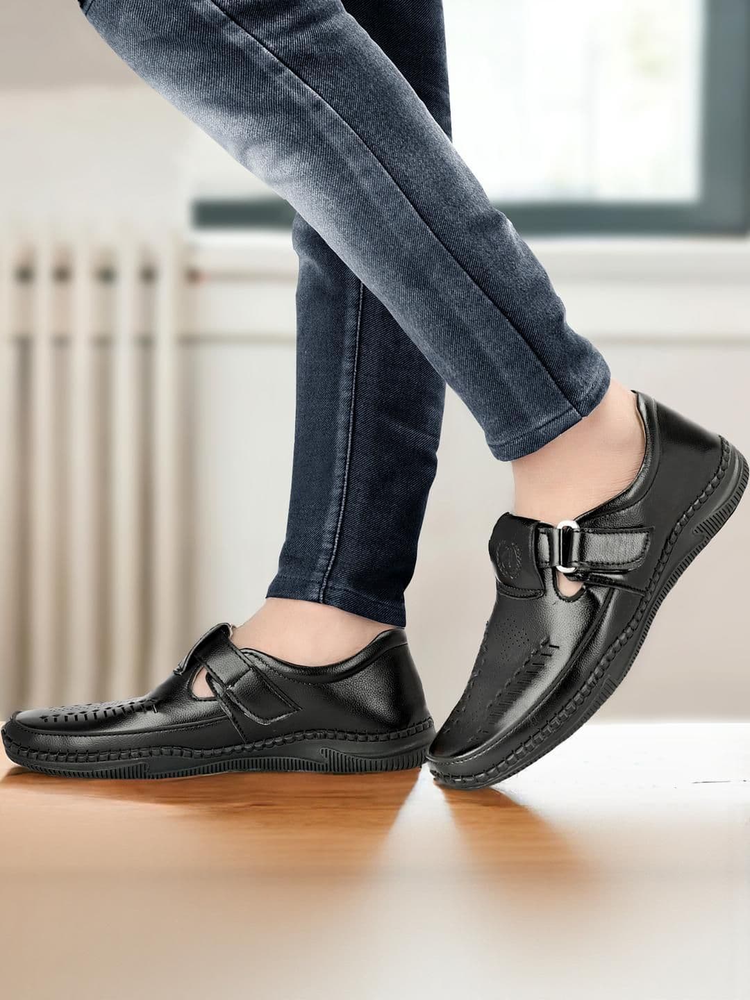 Arics Men Black Sandals - view 1